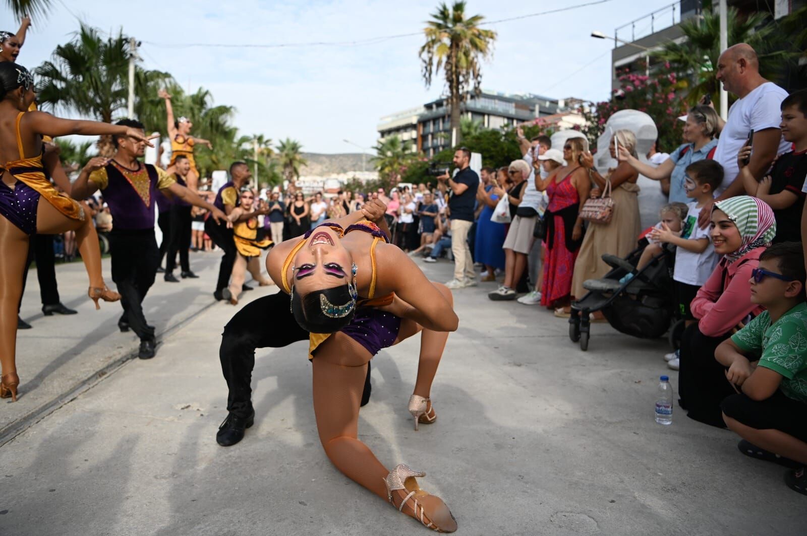 Kuşadası Sokak Festivali Coşkuyla Devam Ediyor (7)