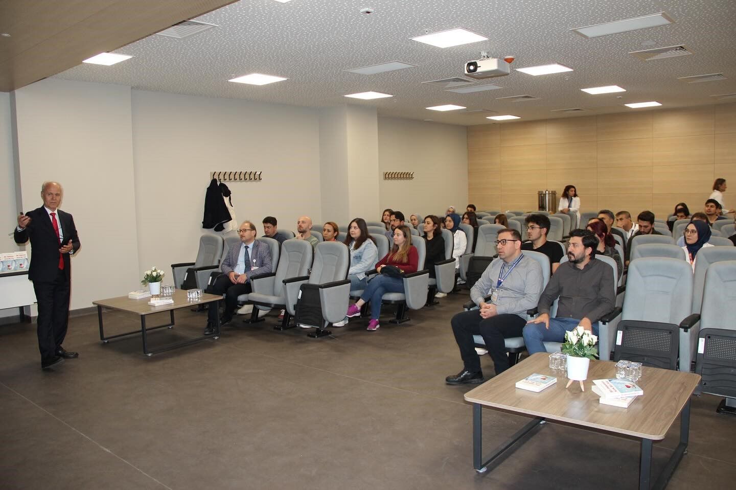Kütahya Şehir Hastanesinde “Tıbbi Hatalar” Konferansı Düzenlendi (3)