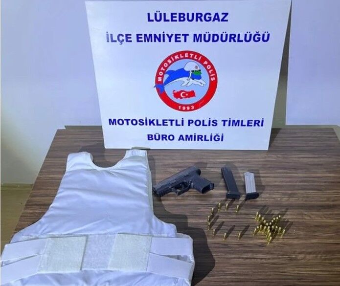 Lüleburgaz’da Uyuşturucu Ve Silah Operasyonu 5 Gözaltı (1)