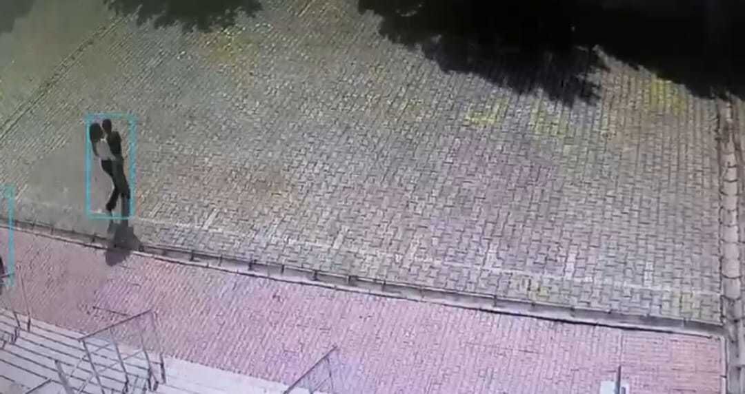 Malatya Depreminde Kahraman Öğretmen Öğrencisini Kucağında Taşıdı0