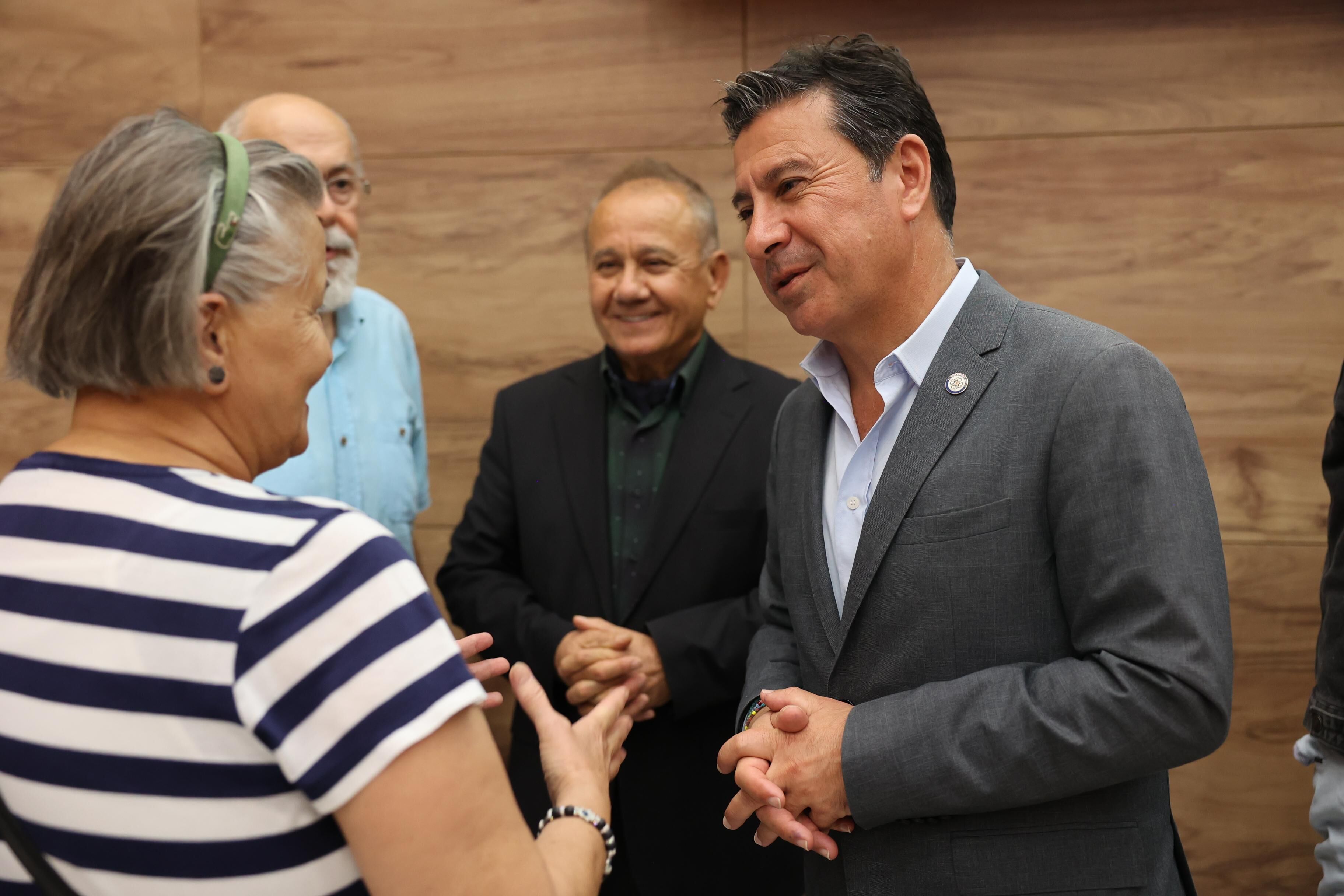 Muğla’da Nebil Özgentürk Ile “Gün Batımı Söyleşileri”