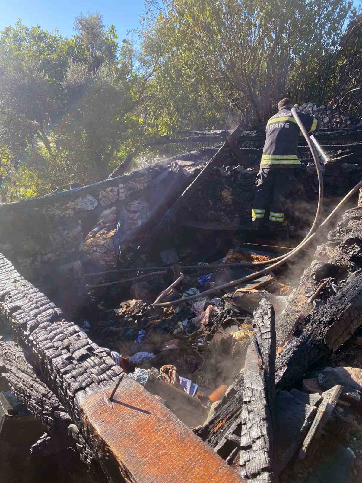 Muğla’da Yaşlı Adamın Evi Yangında Küle Döndü