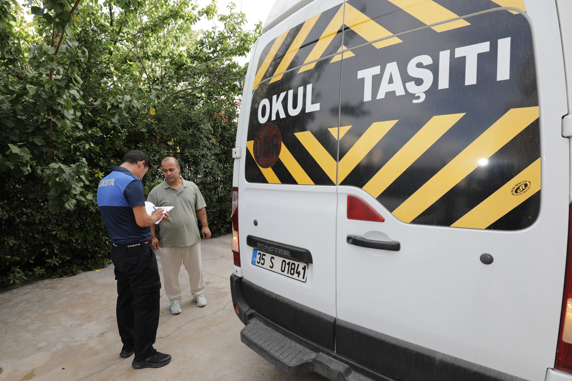 Narlıdere'de Öğrenci Servis Araçlarına Güvenlik Denetimi (1)