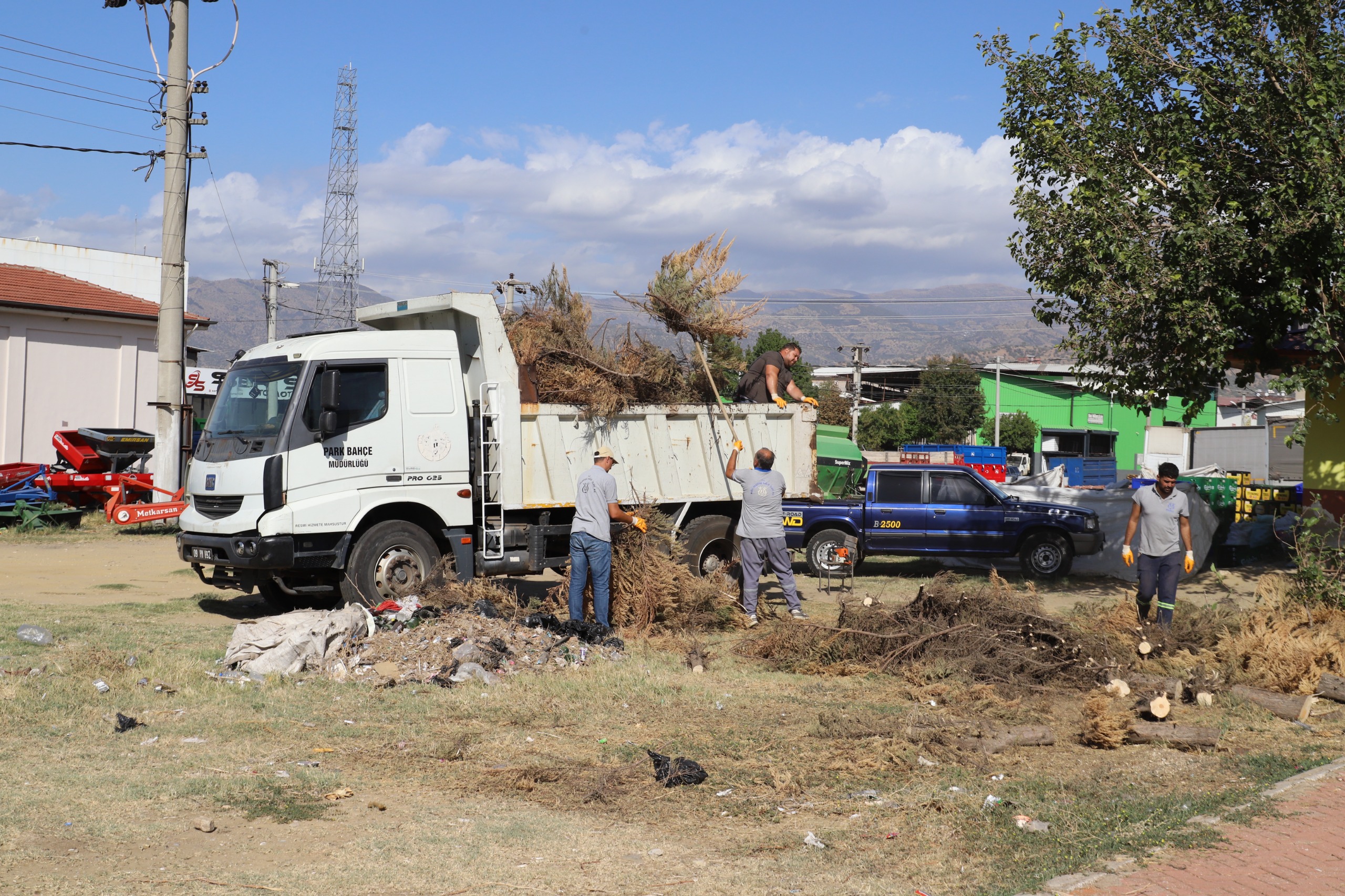 Nazilli Belediyesi'nden 9 Ekim Için Temizlik Seferberliği (2)