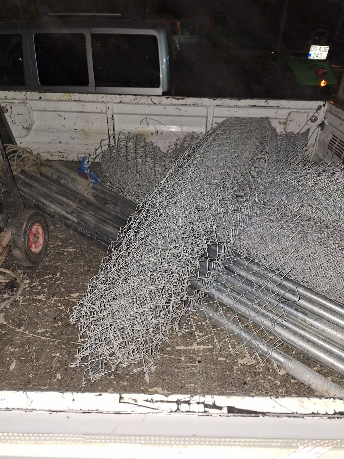 Otoyolda Hırsızlık Yapan Şüpheli Jandarma Tarafından Yakalandı (2)