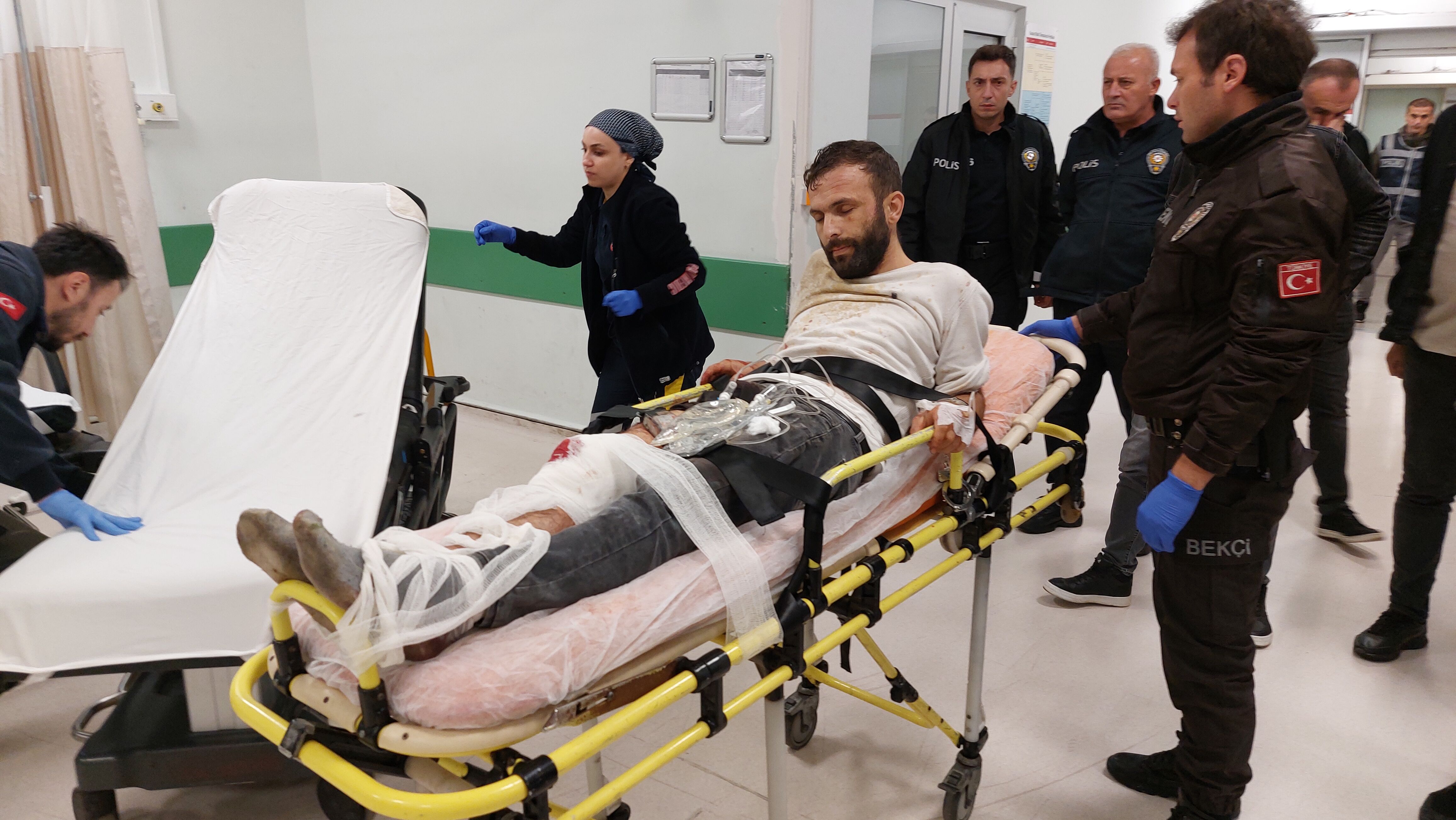 Samsun'da Polislere Bıçakla Saldıran Şahıs Vuruldu (2)
