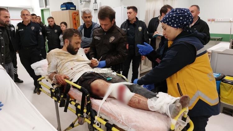 Samsun'da Polislere Bıçakla Saldıran Şahıs Vuruldu (3)