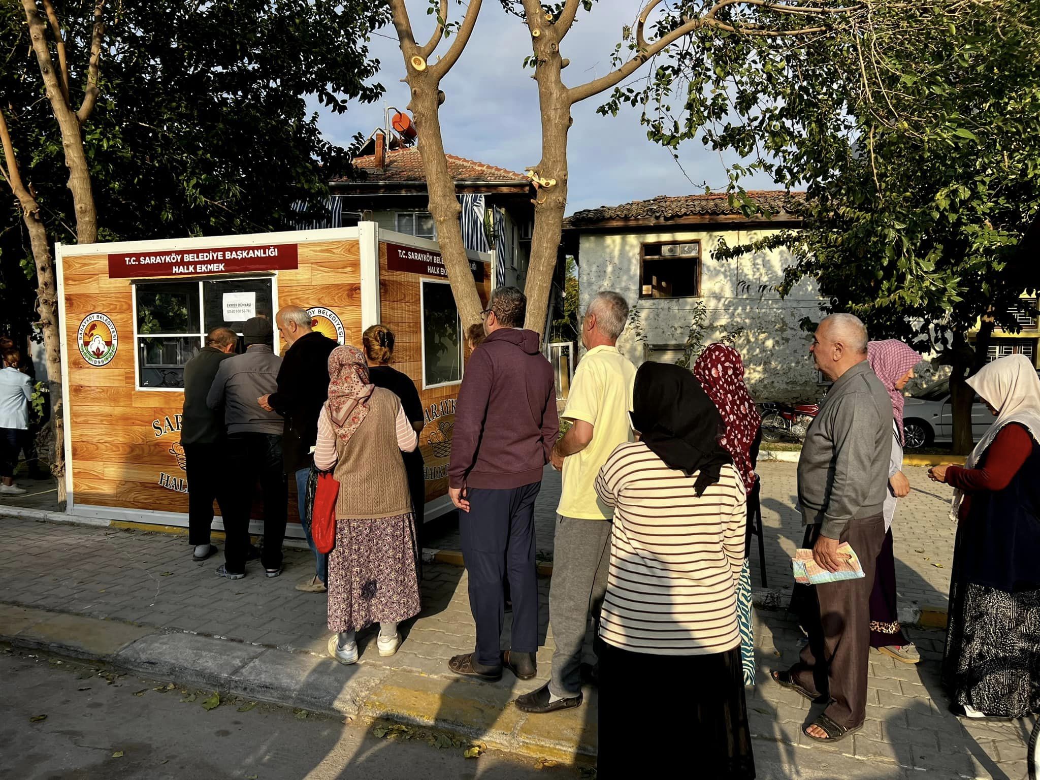 Sarayköy'de Halk Ekmek Büfeleri Hizmete Girdi (1)