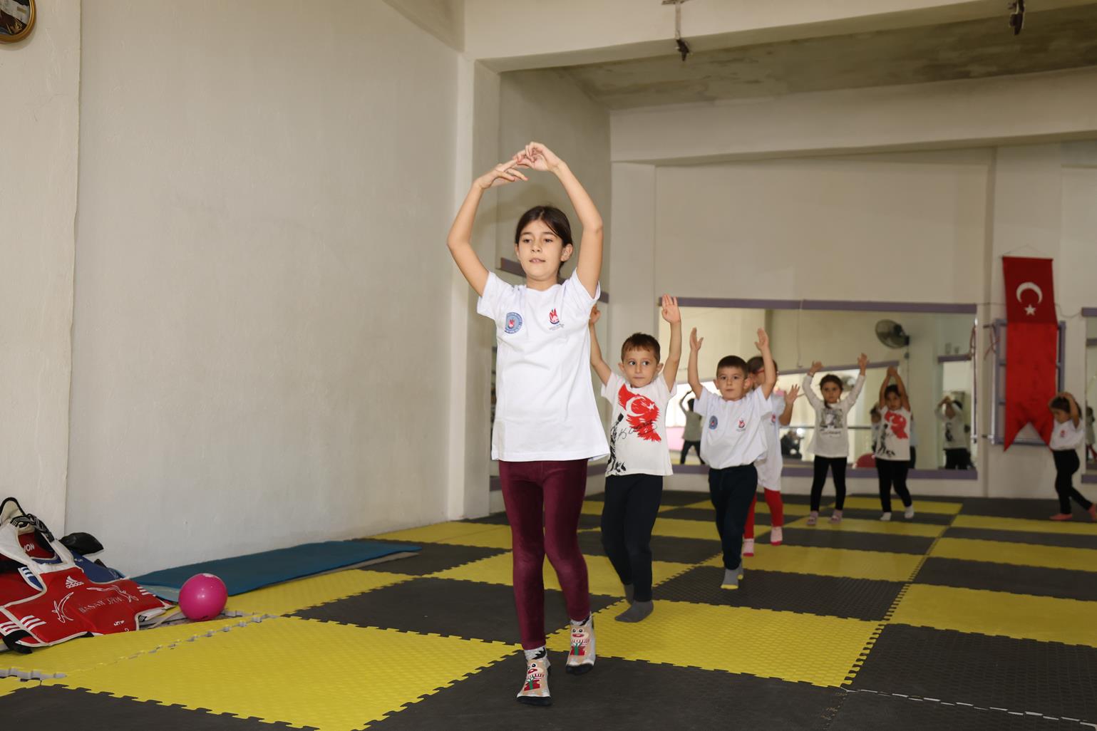 Şehzadeler Belediyesi'nden 29 Ekim'e Özel Cimnastik Etkinliği (6)