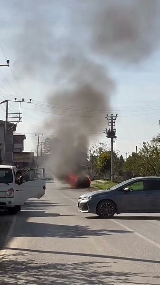 Seyir Halindeki Aracın Motoru Yandı (2)