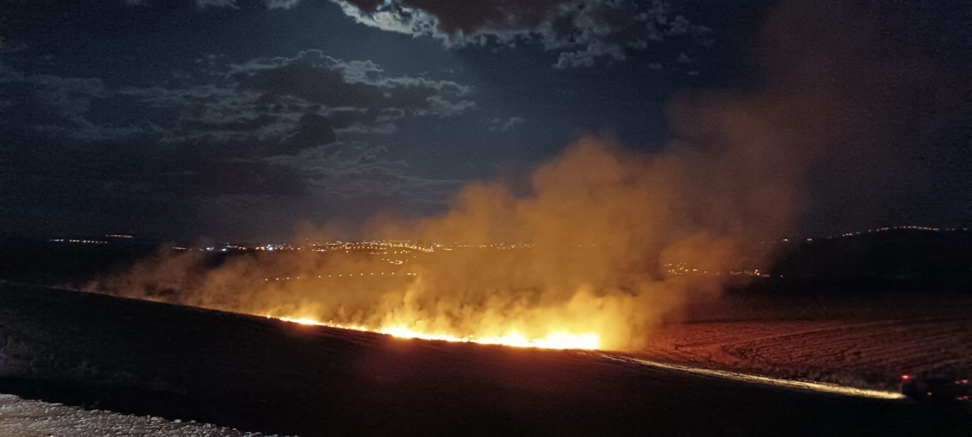 Siirt’te Kezer Çayı Yakınlarında Anız Yangını0