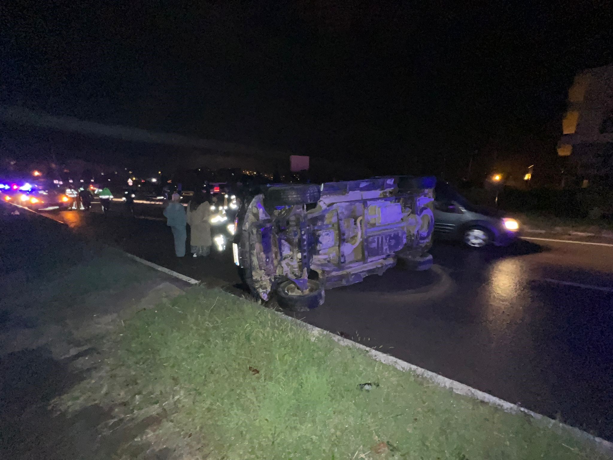 Sinop'ta Kaza Direksiyon Hakimiyeti Kayboldu, Araç Yan Yattı (2)