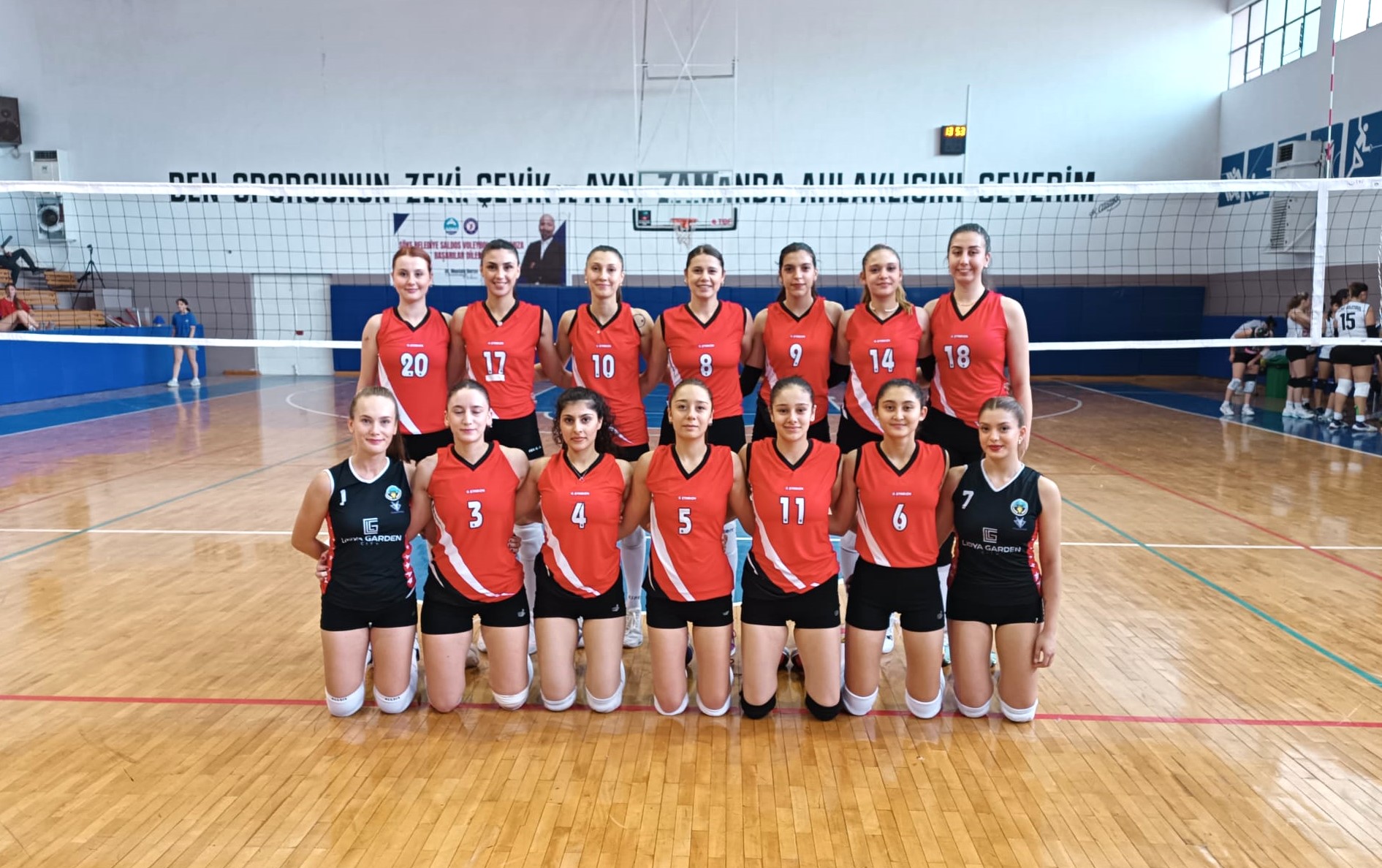 Turgutlu Belediyesi Kadın Voleybol Takımı Lige Galibiyetle Başladı (2)