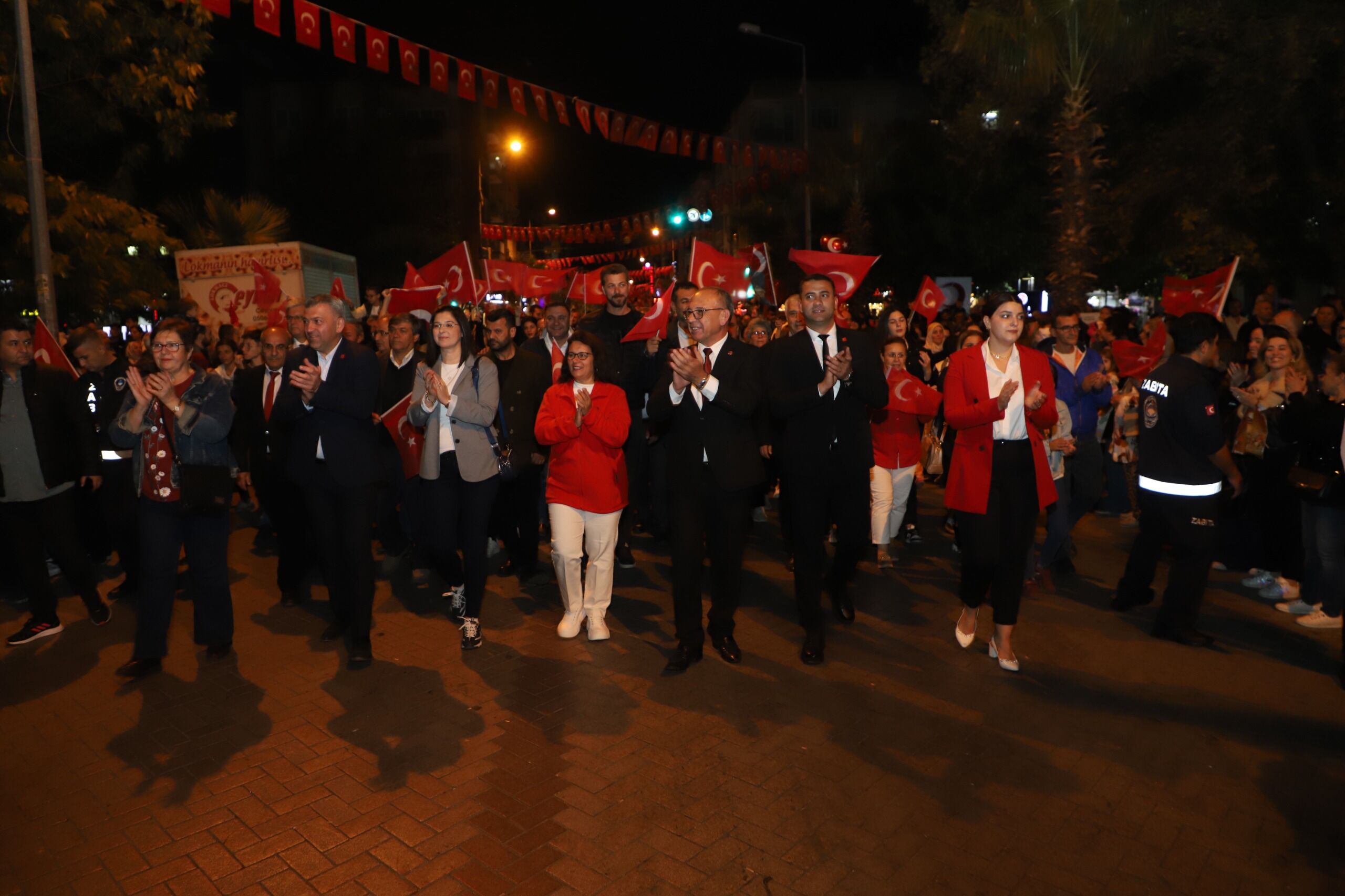 Turgutlu'da Cumhuriyet Sevdası Kortej Ve Konserle 29 Ekim Coşkusu (5)