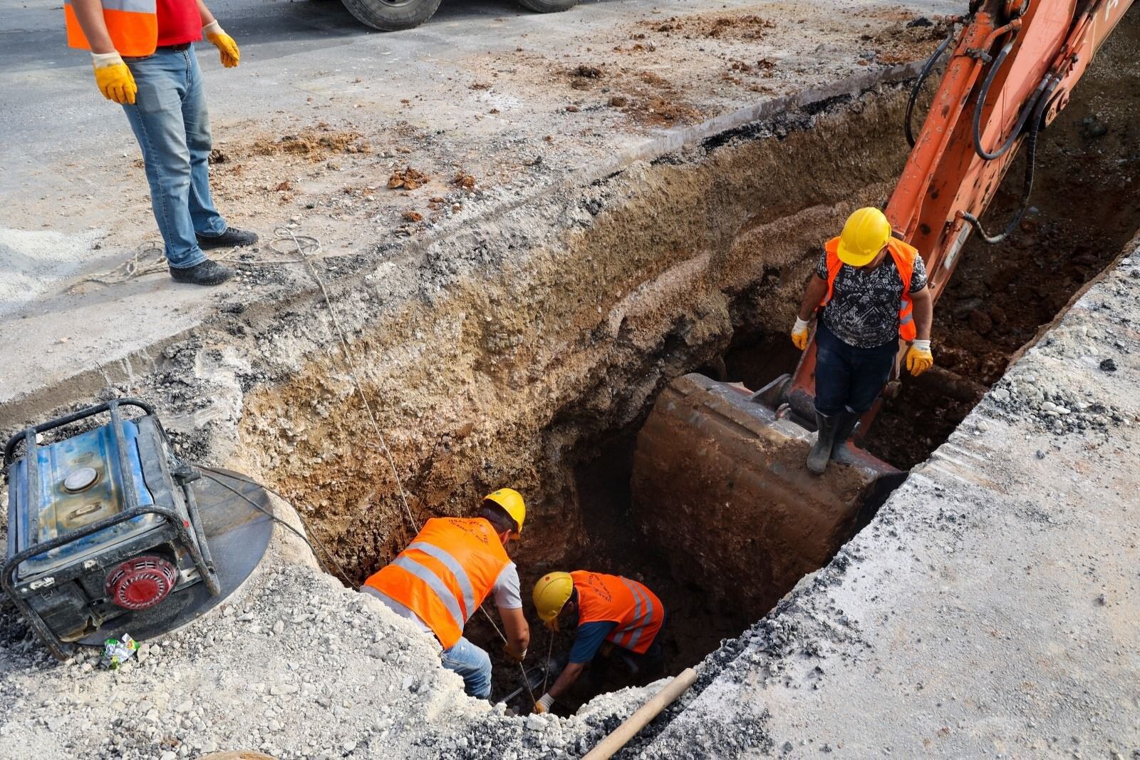 Uşak Belediyesi'nden Yağmur Suyu Hattı Uyarısı Trafik Düzenlemeleri Devrede (2)