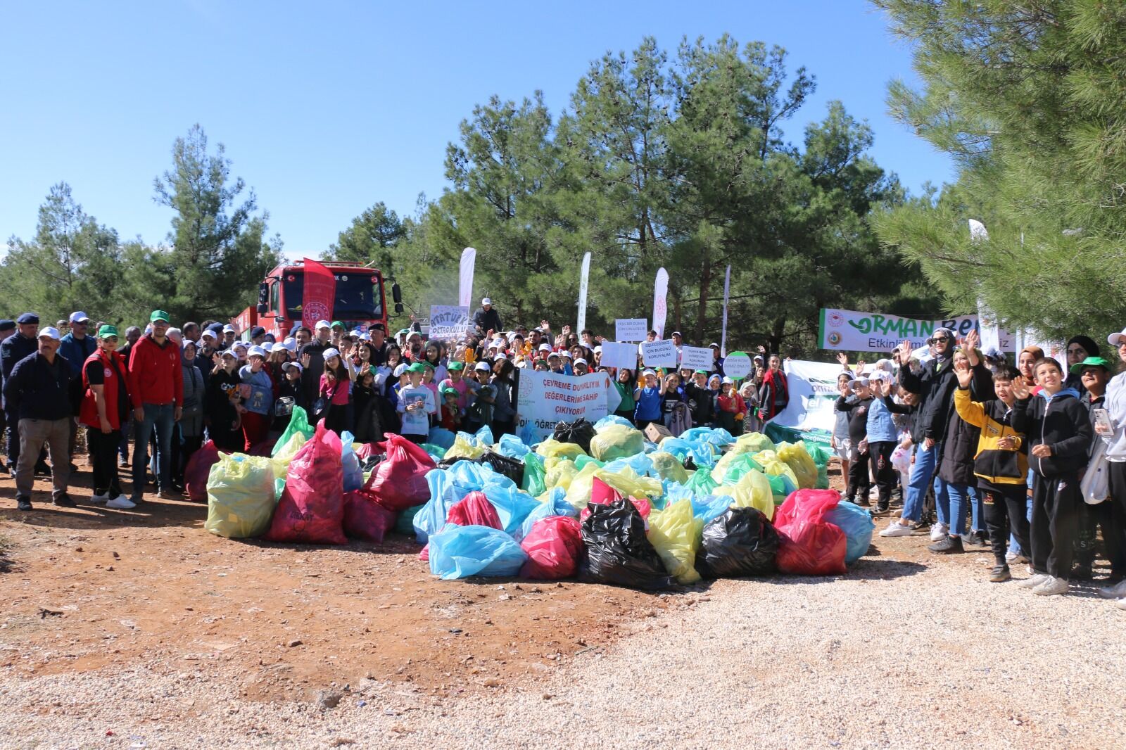 Uşak'ta Gençler Çevre Temizliği Yaptı (2)