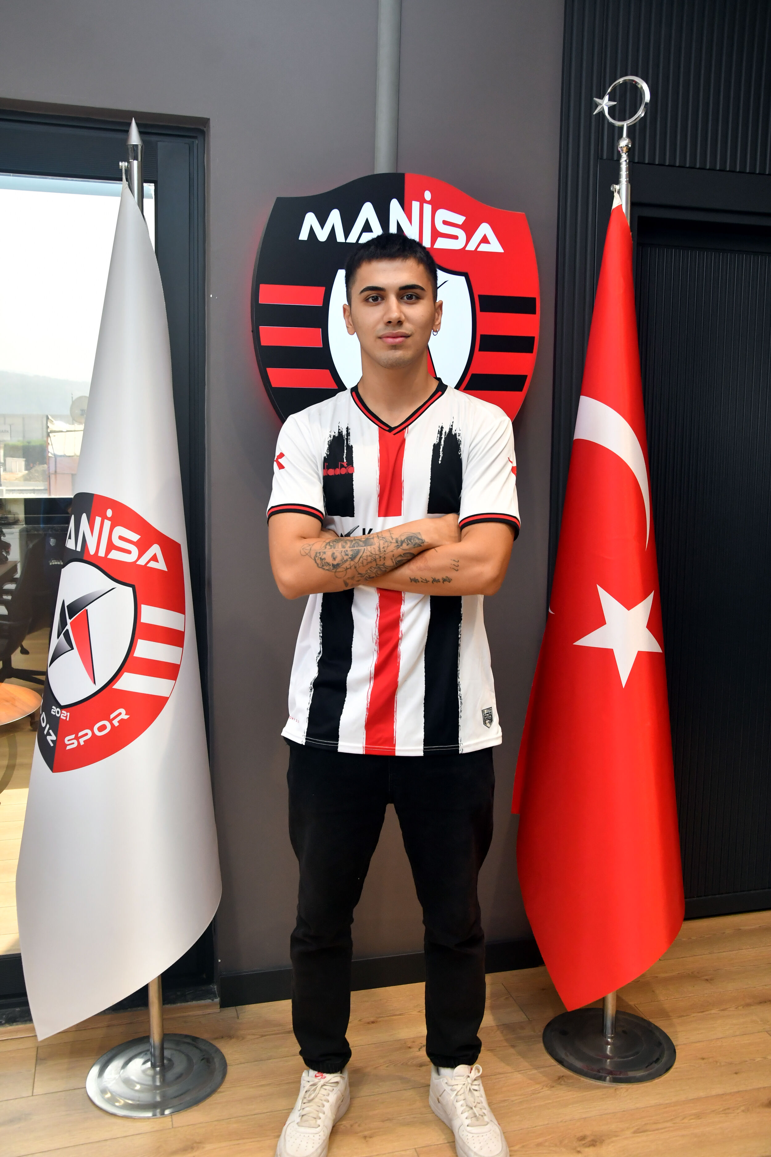 Yıldızspor 45, Hakan Hangül'ü Transfer Etti1