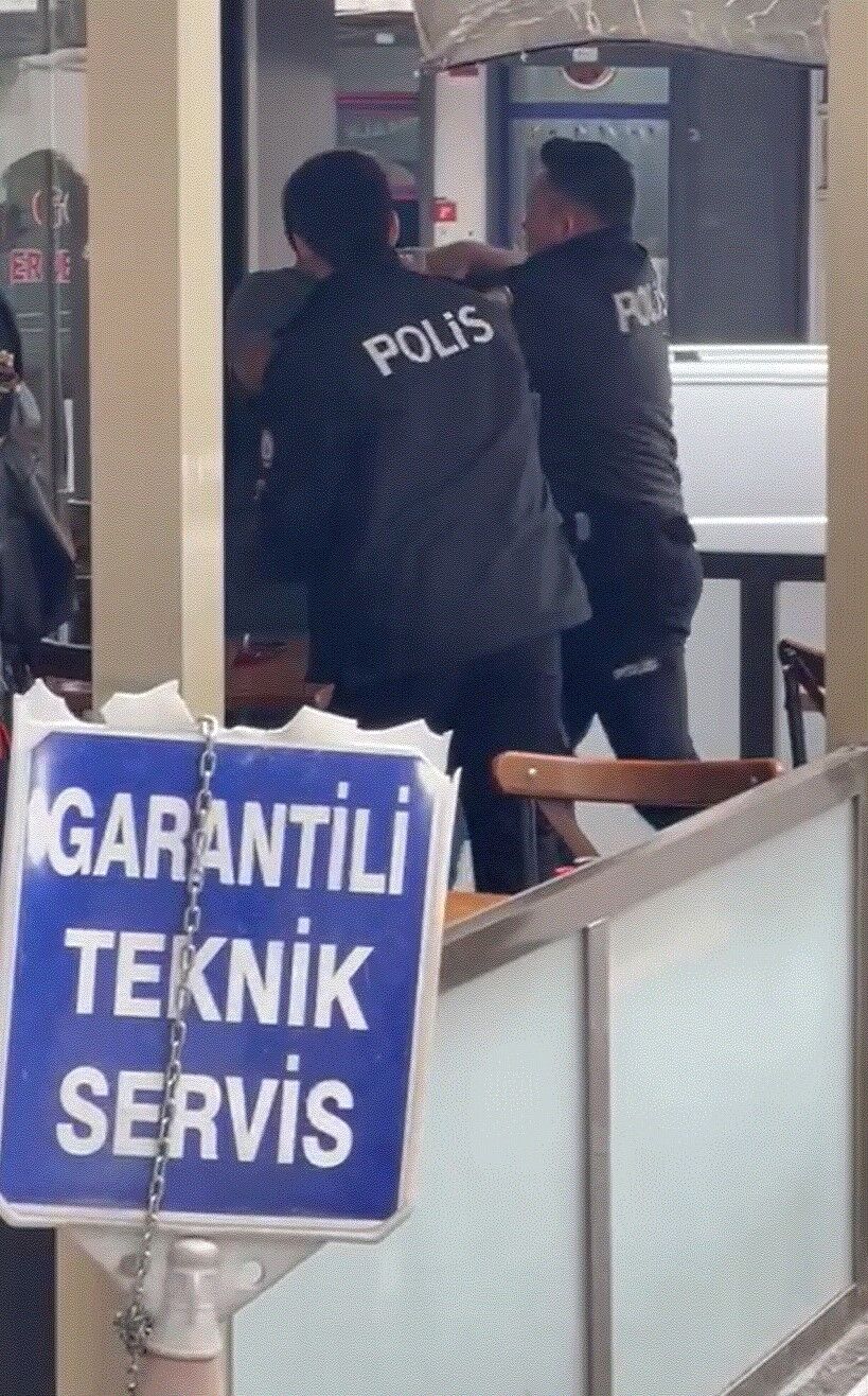 Akli Dengesi Yerinde Olmayan Adam, Annesine Saldırdı, Polise Bıçak Çekti (2)