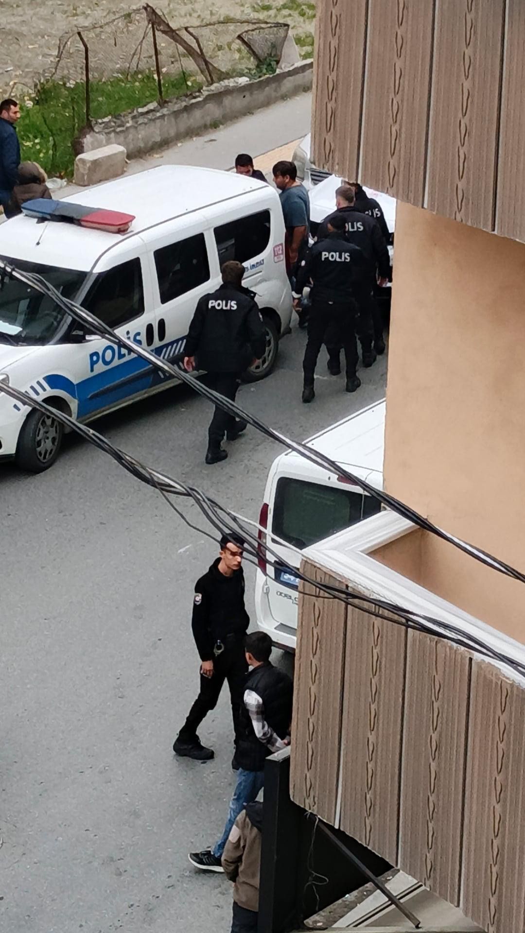 Akli Dengesi Yerinde Olmayan Adam, Annesine Saldırdı, Polise Bıçak Çekti (4)