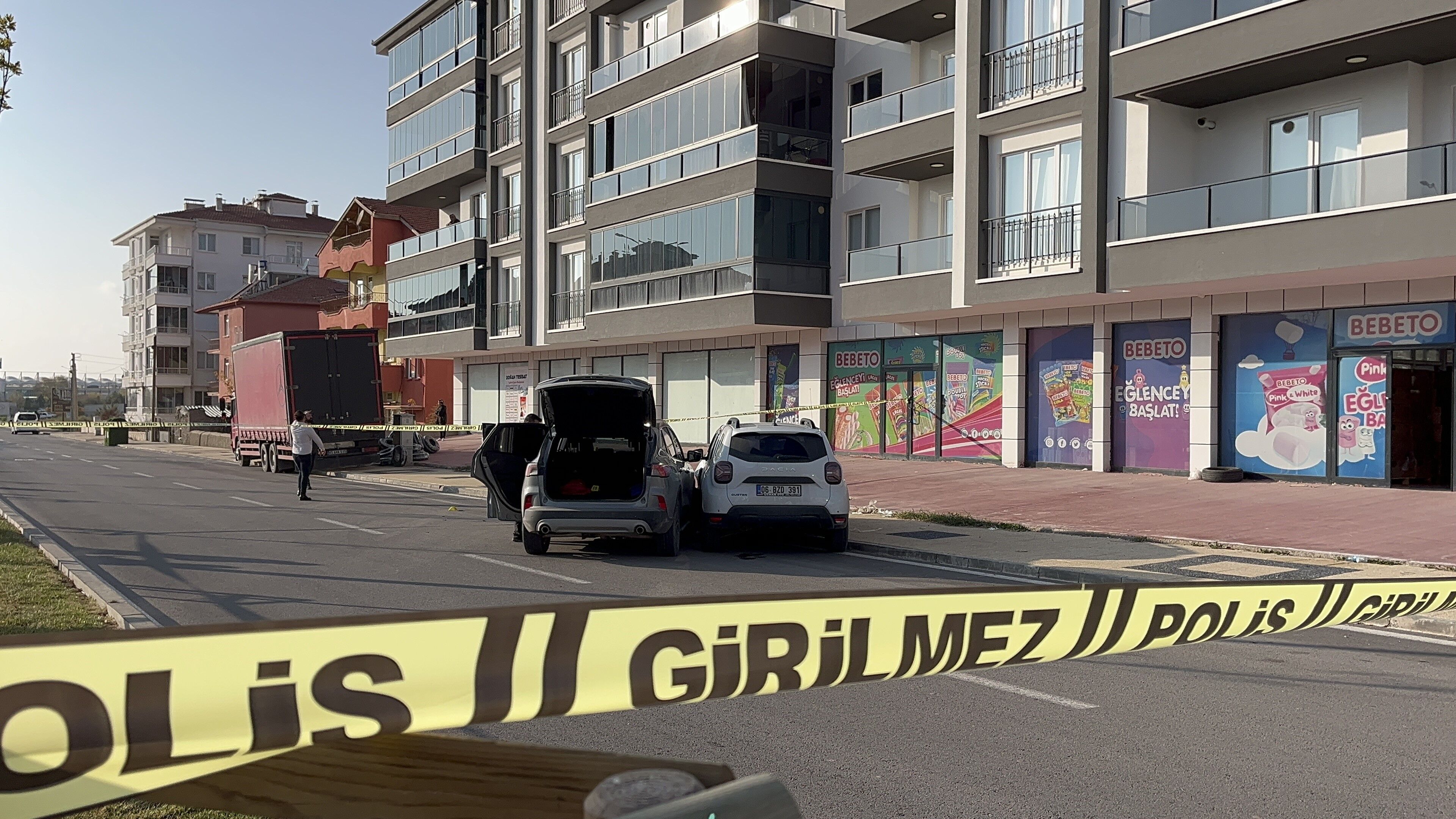 Aksaray'da Park Yeri Tartışmasında Kanlı Kavga Polis Memuru Yaralandı (2)