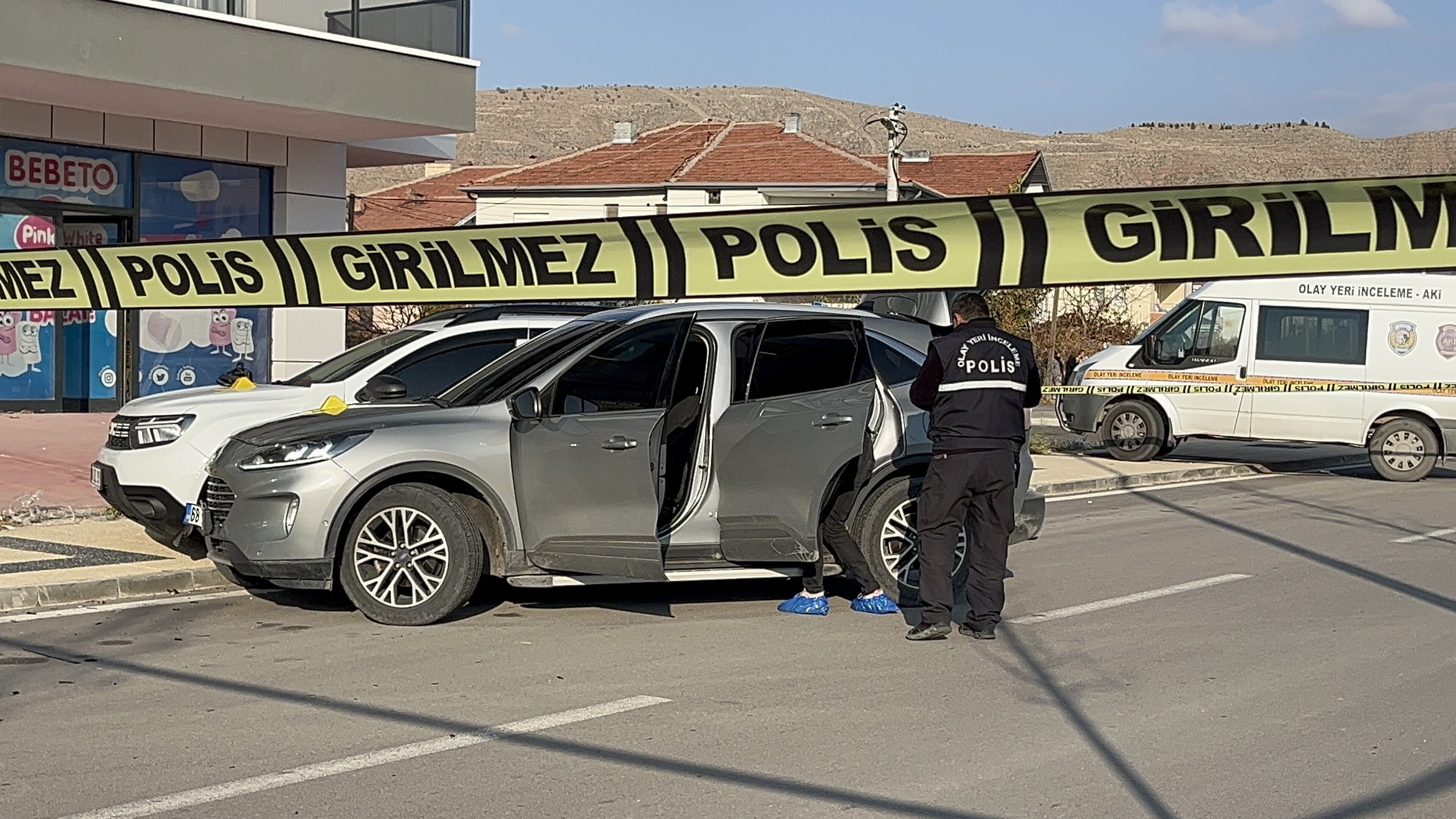 Aksaray'da Park Yeri Tartışmasında Kanlı Kavga Polis Memuru Yaralandı (4)