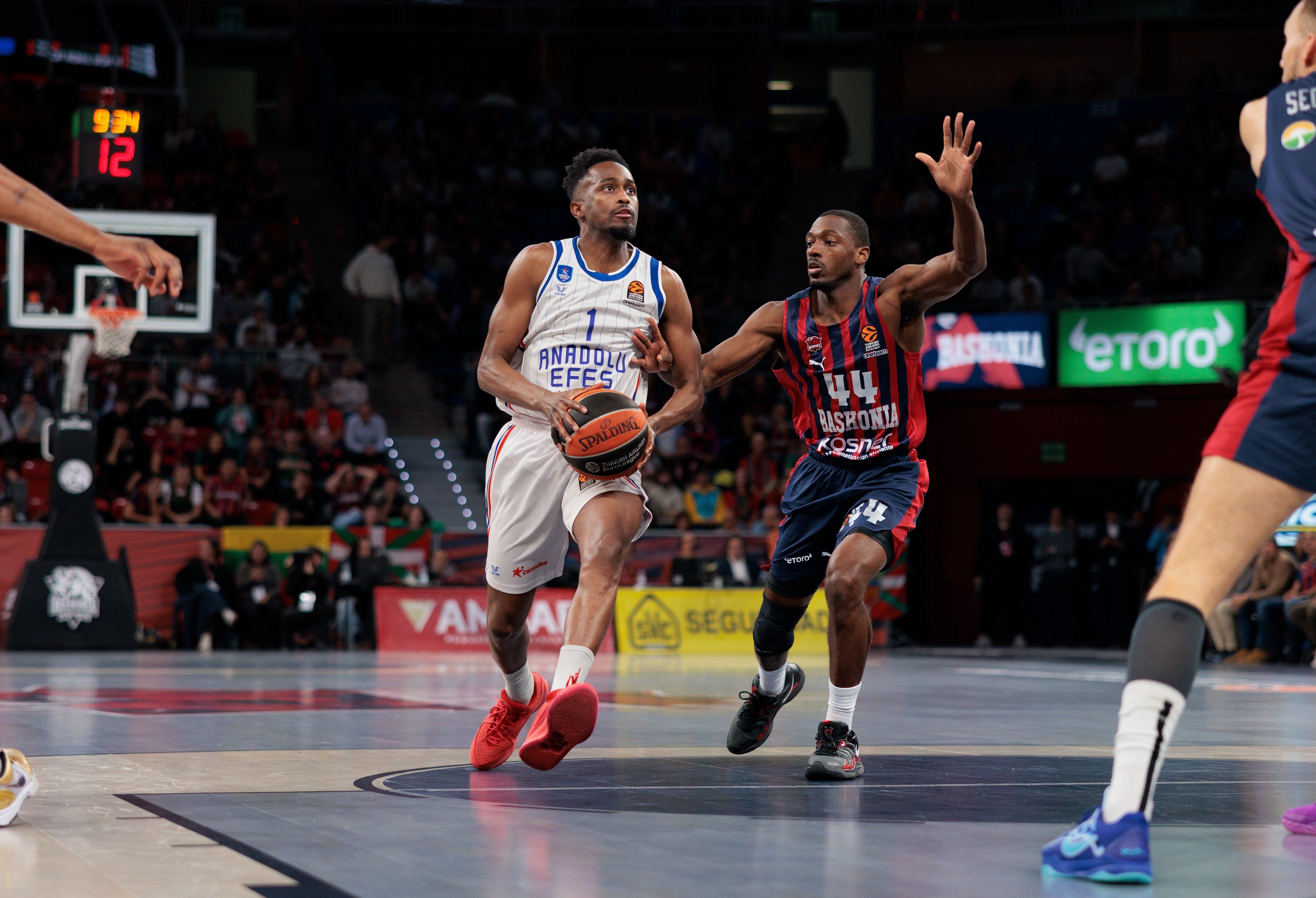 Anadolu Efes, Baskonia'yı 89 84 Mağlup Etti (3)