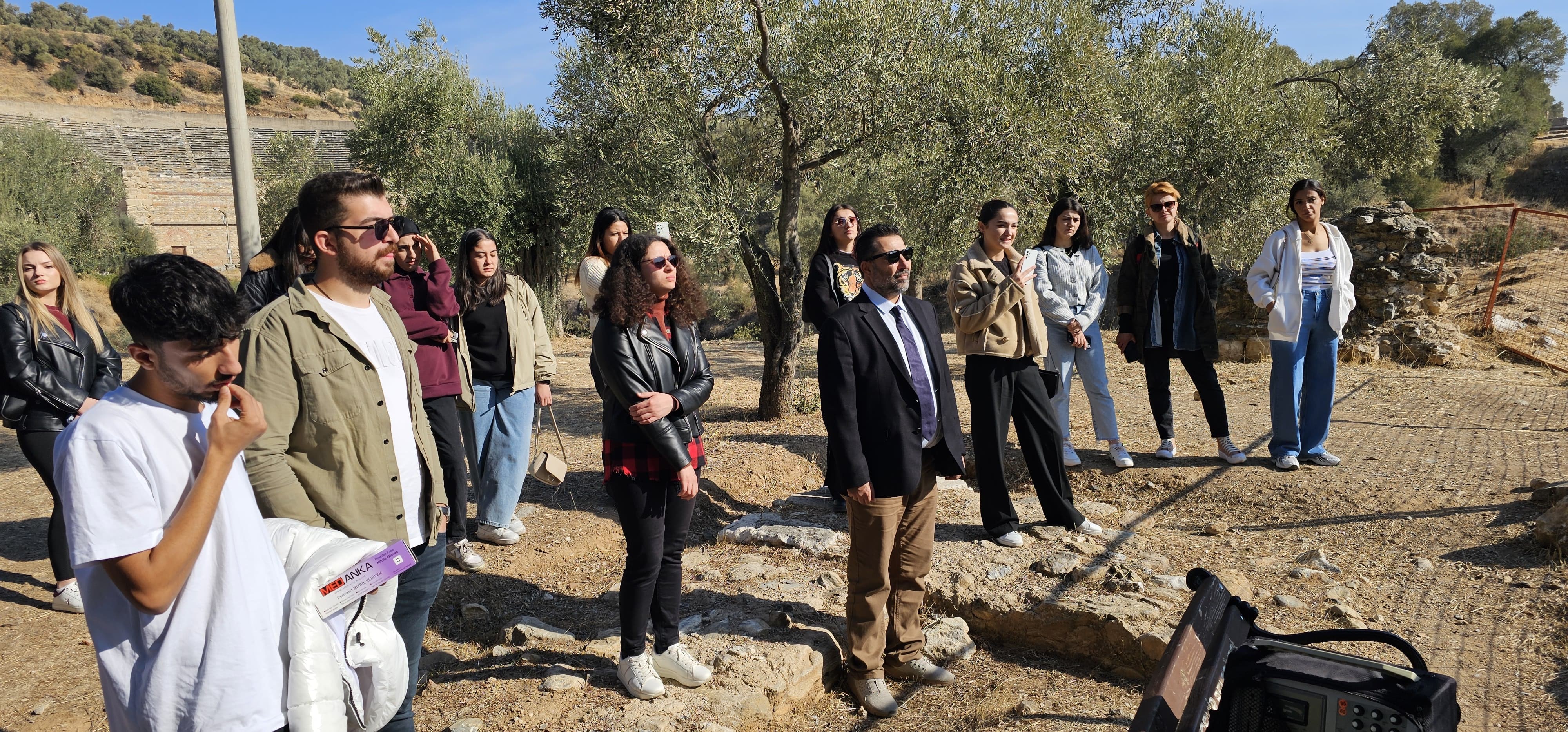 Aydın Myo Öğrencileri Nysa Antik Kenti’ni Ziyaret Etti (4)