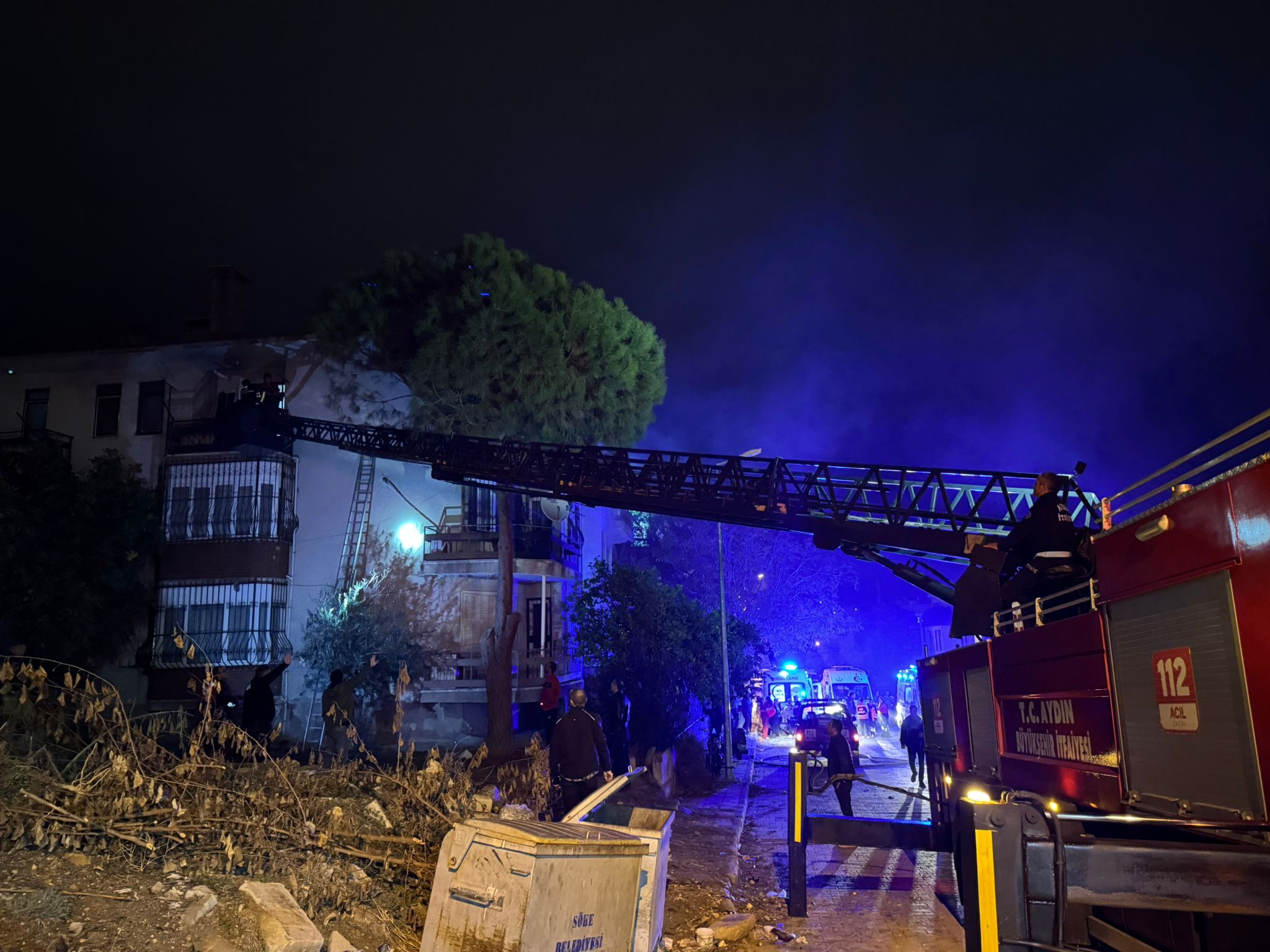 Aydın’da Ev Yangını Dumandan Etkilenen Evcil Hayvanlar Kurtarılamadı (3)