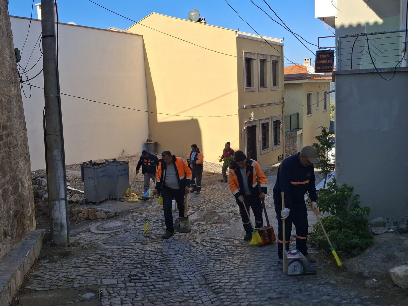 Ayvalık’ta Tarihi Sokaklar Dip Bucak Temizleniyor (3)