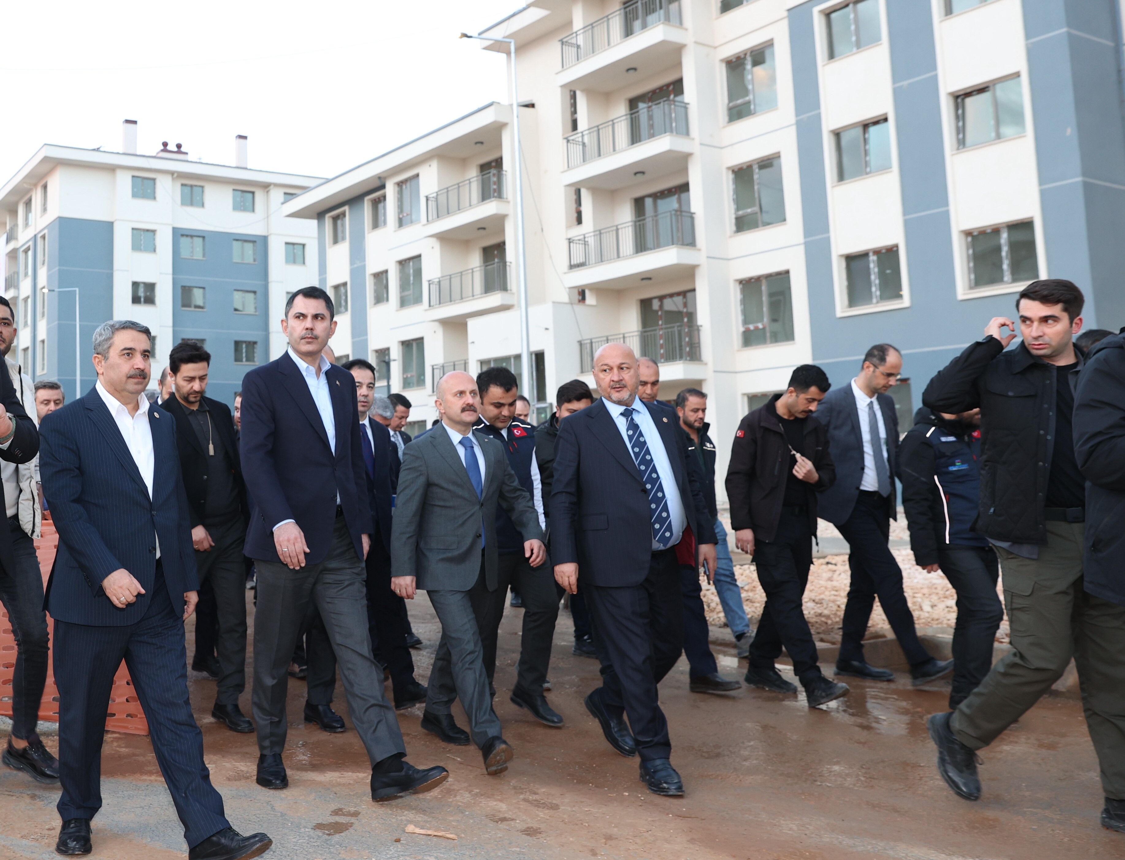 Bakan Murat Kurum, Depremde Evi Yıkılan Öğretmenin Yeni Evini Ziyaret Etti (1)