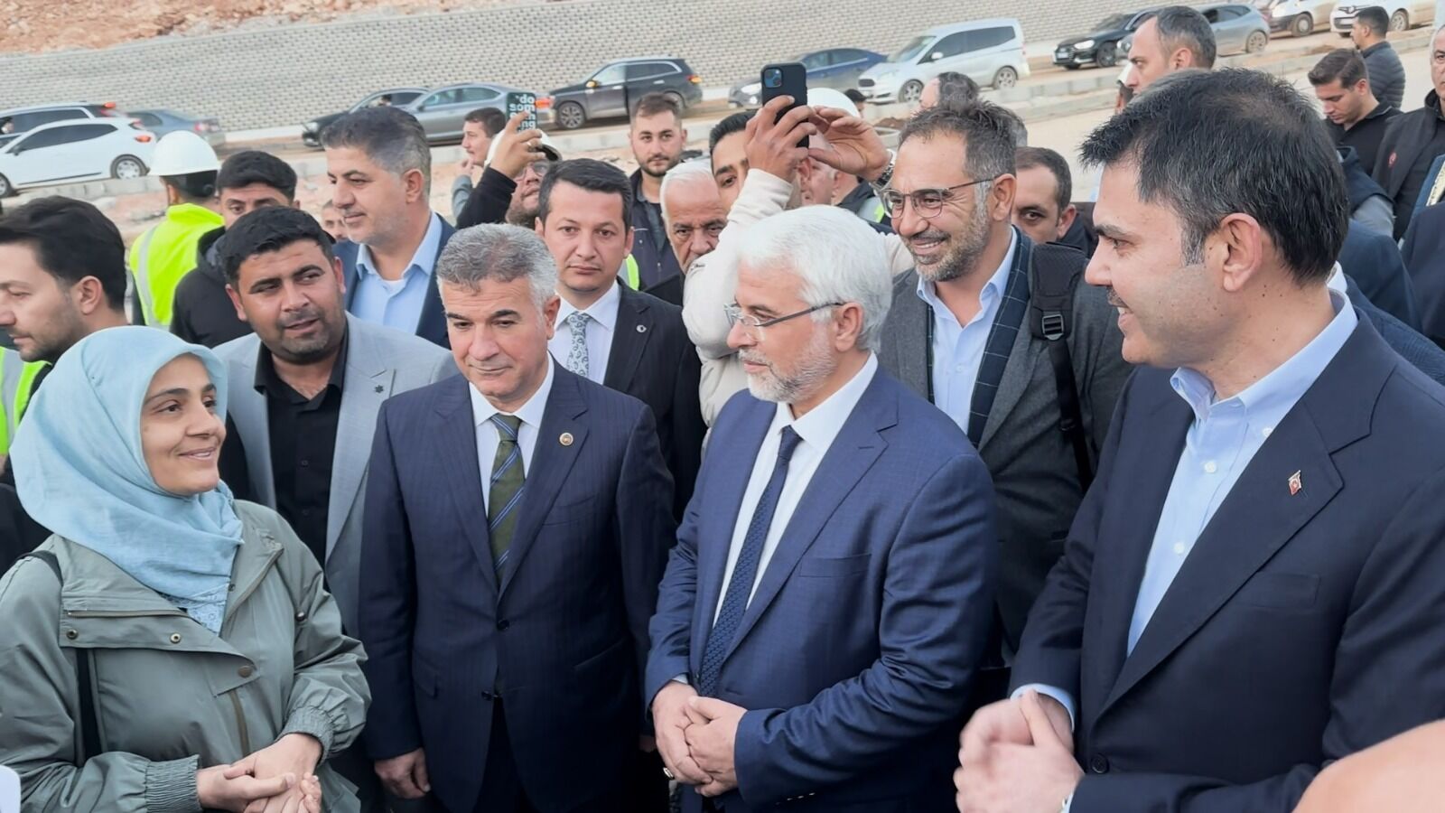 Bakan Murat Kurum, Depremde Evi Yıkılan Öğretmenin Yeni Evini Ziyaret Etti (4)
