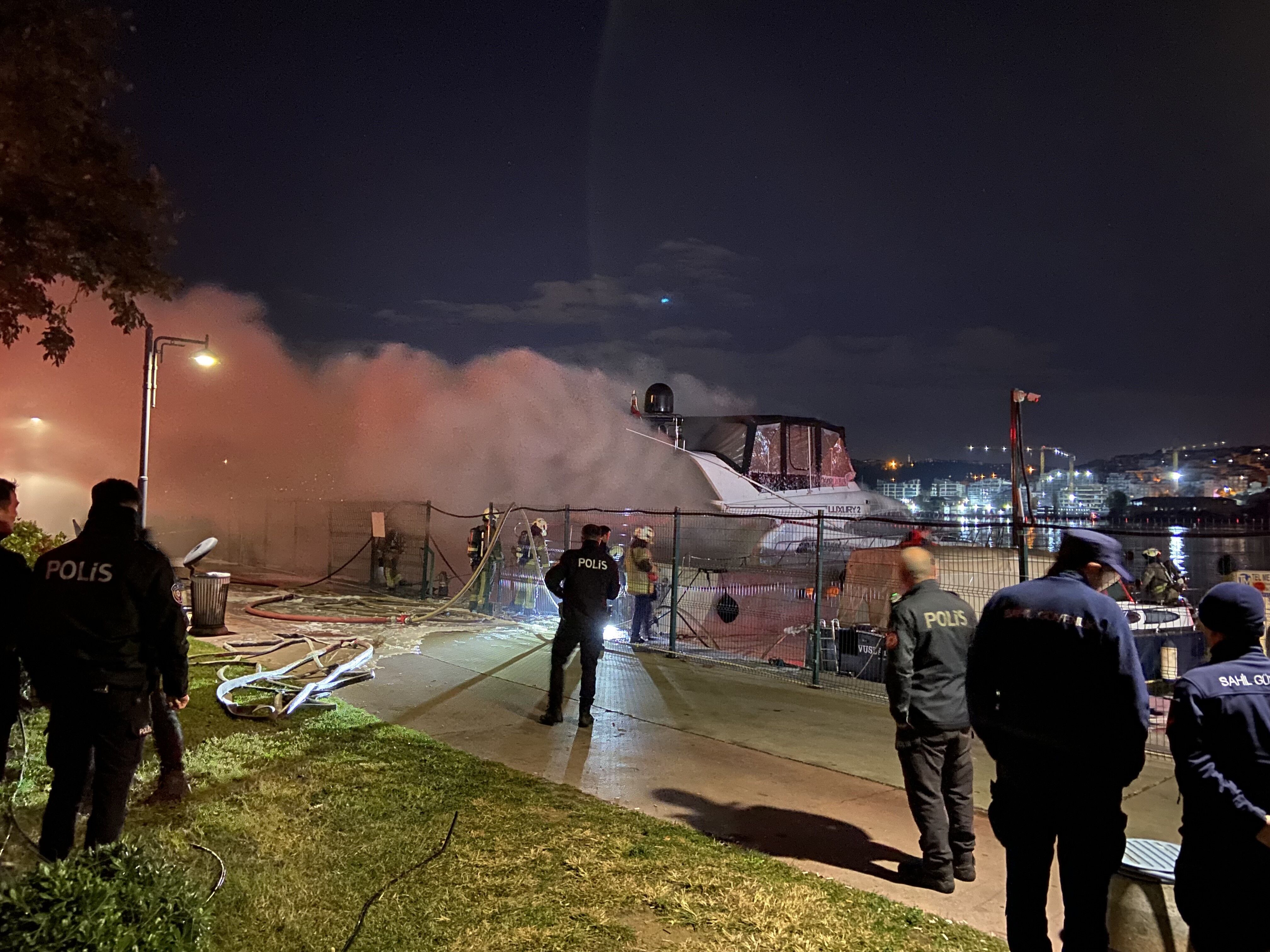 Balat’ta Lüks Yat Alevlere Teslim Oldu (4)