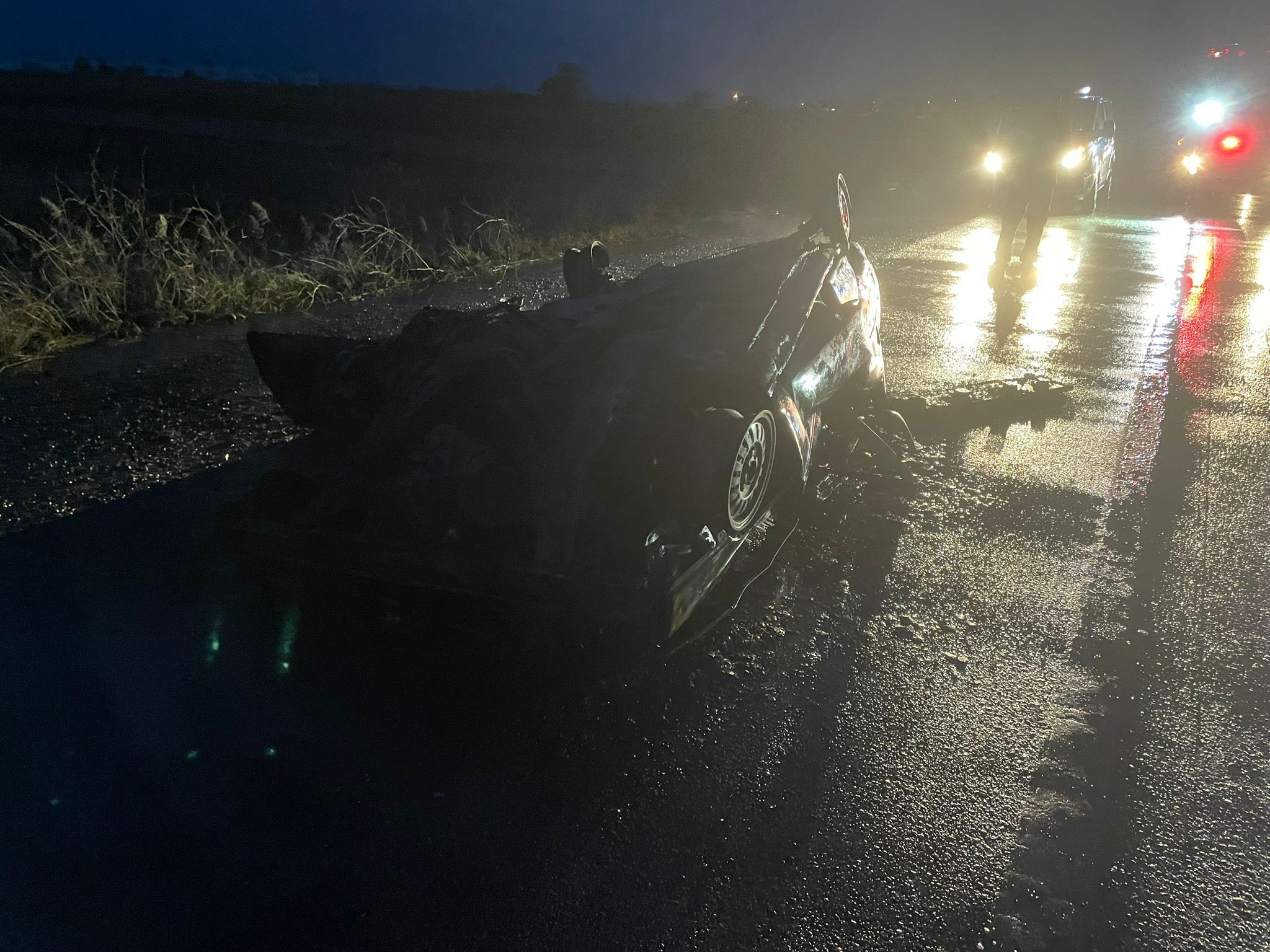 Balıkesir Gönen’de Trafik Kazası 2 Yaralı, Araç Alev Aldı (2)