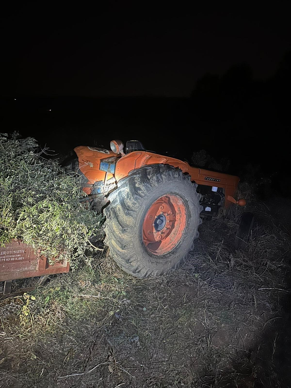 Balıkesir'de Traktörden Düşen Sürücü Aracın Altında Kaldı (2)