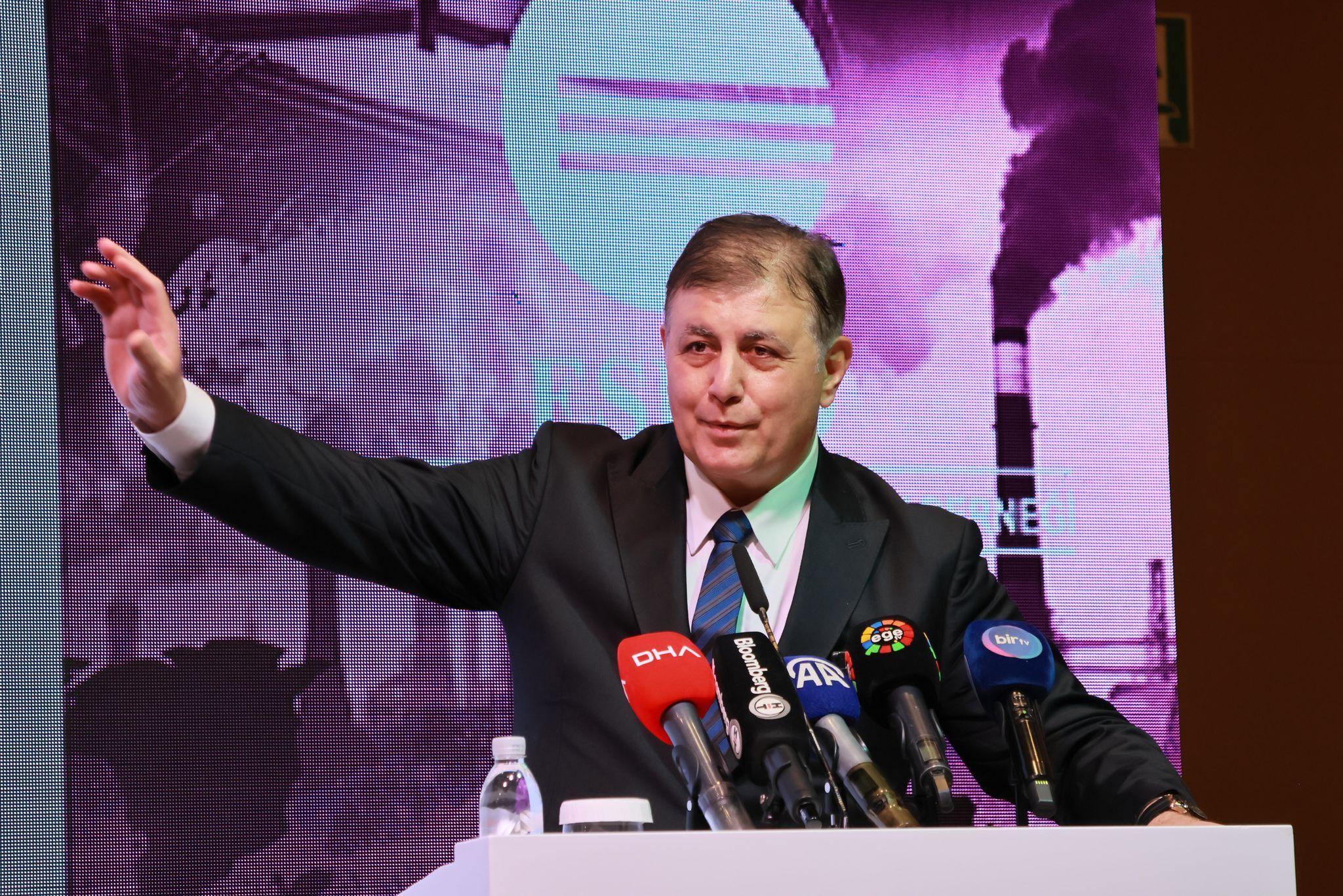 Başkan Cemil Tugay İsrafı Yapan Devlettir (4)