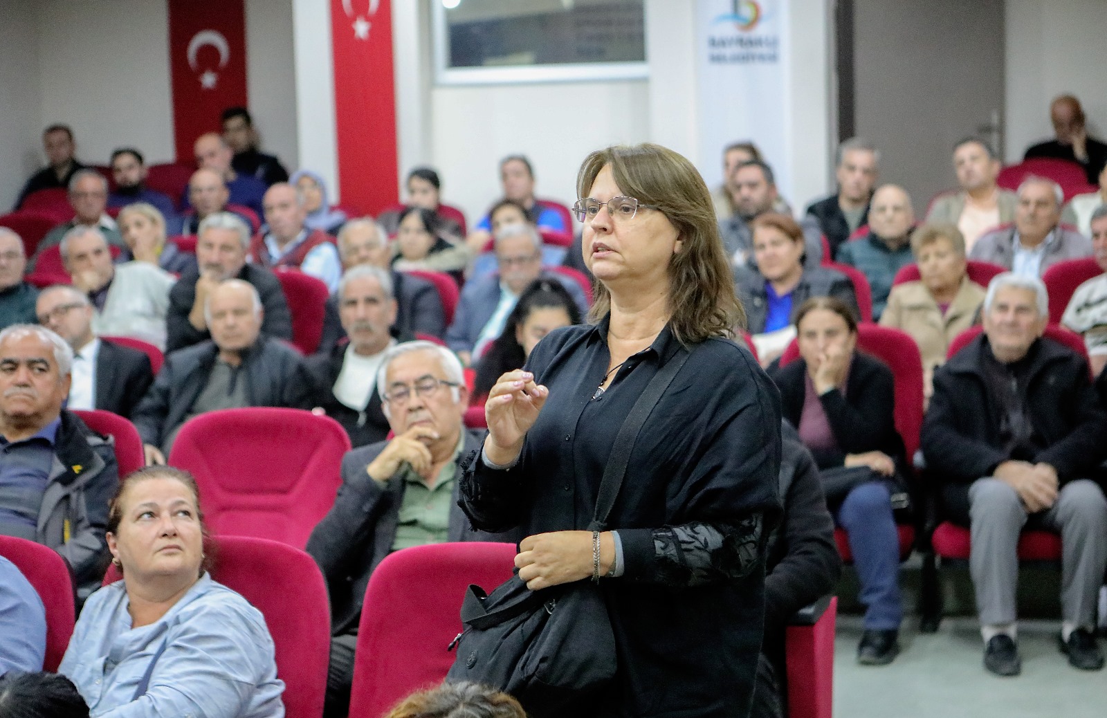 Başkan Önal Bayraklı'da Depremzedeler Için Hızla Çalışıyoruz (2)