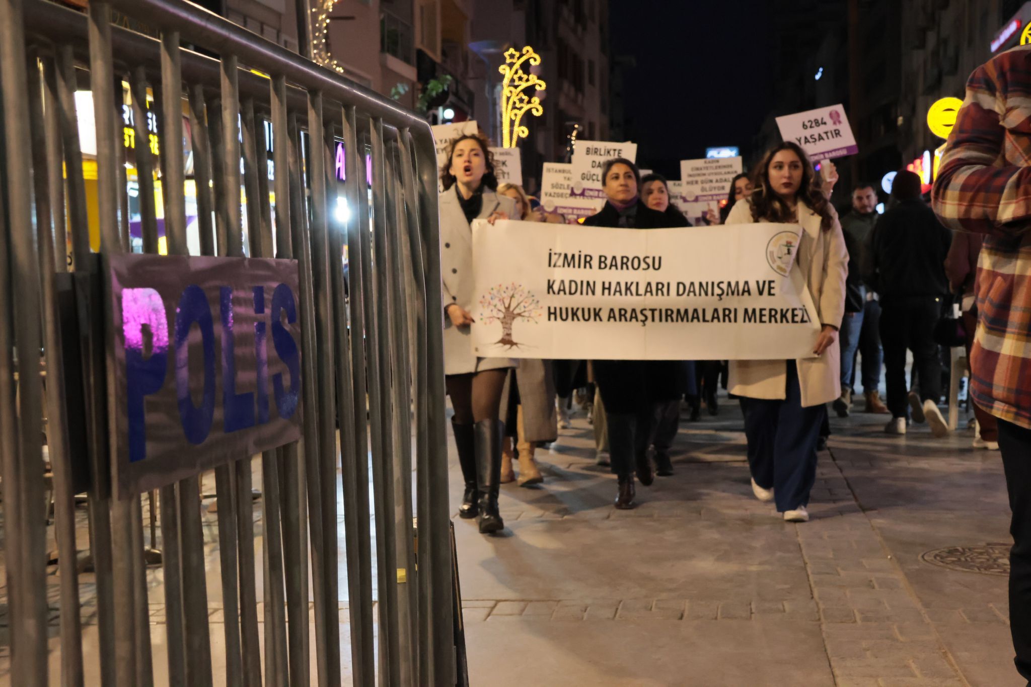 Binlerce Kadın İzmir’den Haykırdı Kadın, Yaşam, Özgürlük (3)