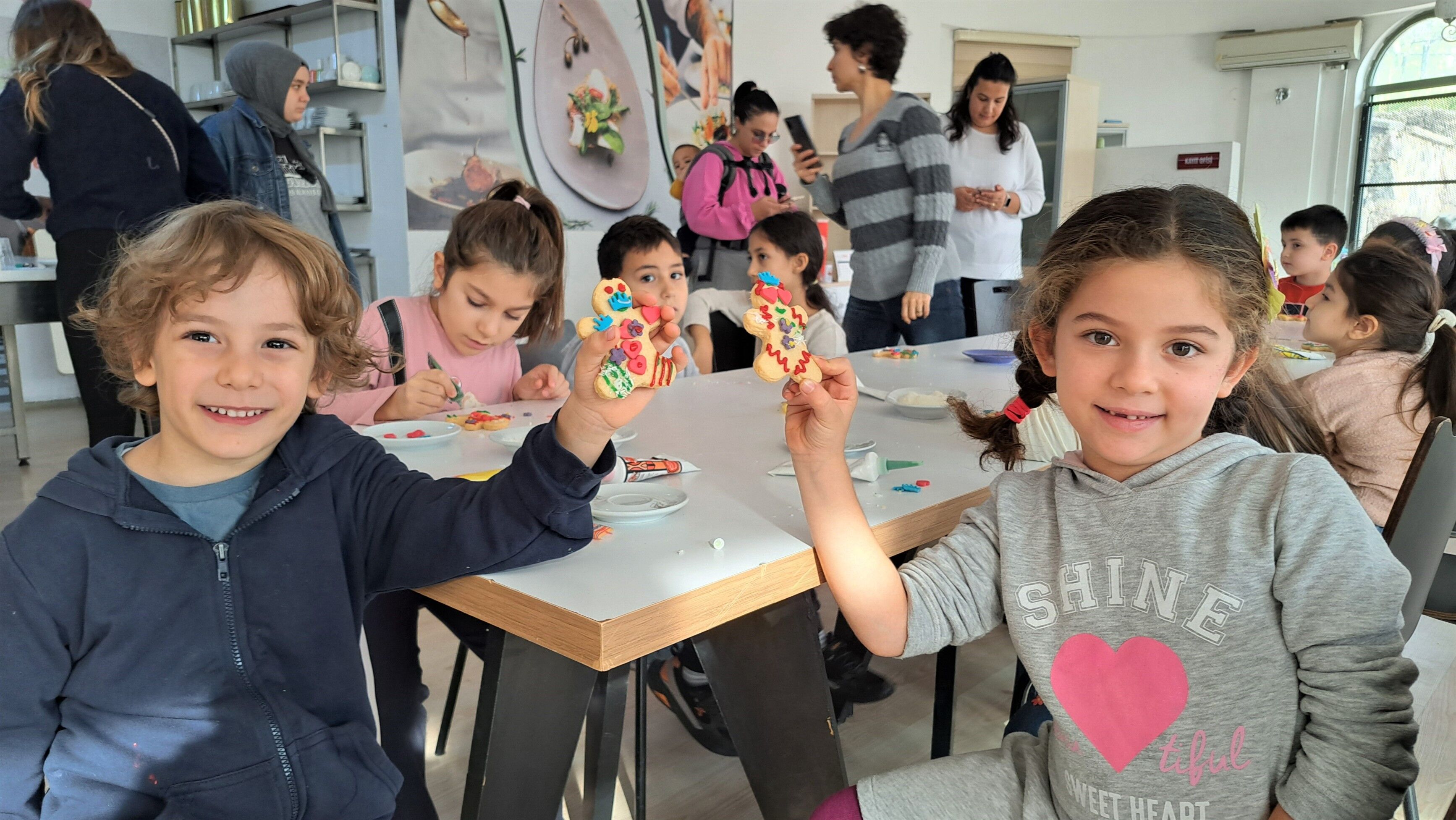 Bornova’da Minik Şefler Mutfakta Becerilerini Sergiledi (5)