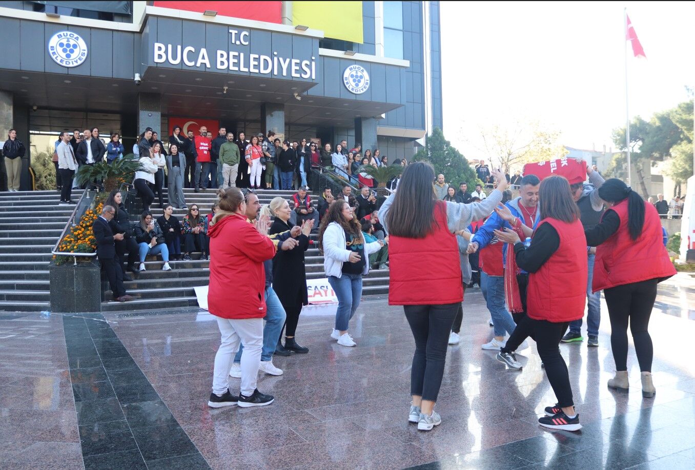 Buca Belediyesi Işçileri Yarım Gün Iş Bıraktı02