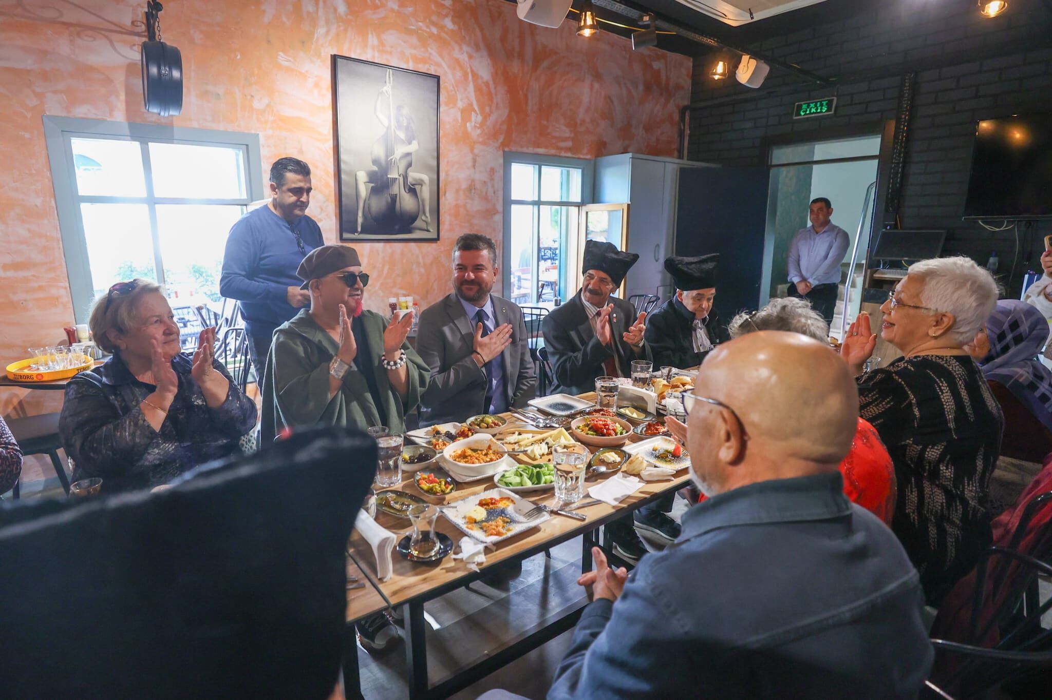 Buca'da Ikinci Baharını Yaşayan Çiftlere Özel İzmir Turu1