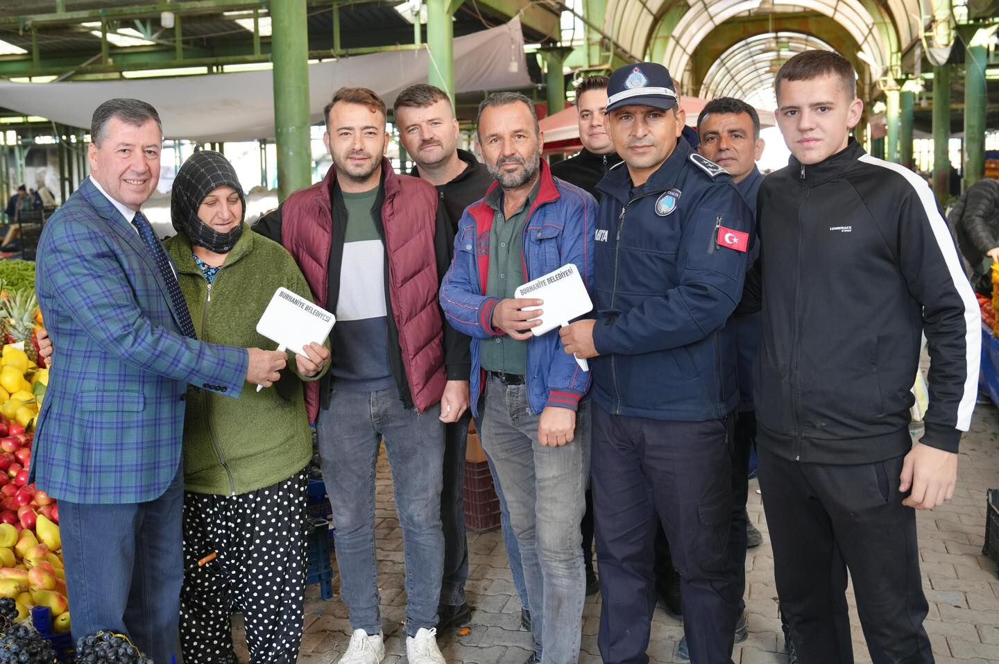 Burhaniye Belediyesi’nden Pazar Alışverişinde Şeffaflık Adımı (2)