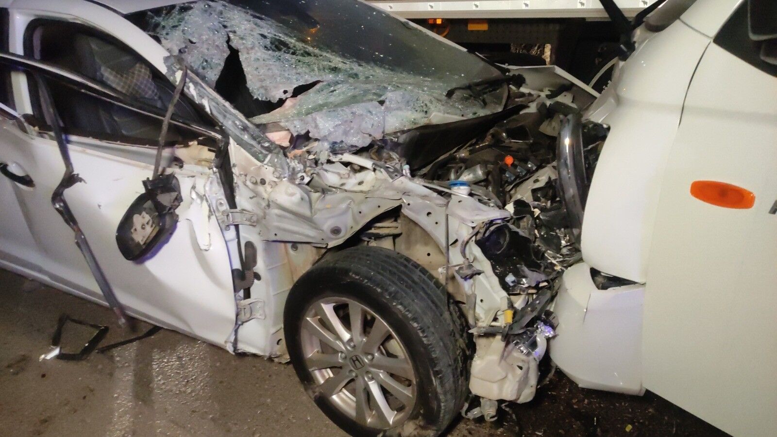 Bursa Orhangazi’de Polis Çiftin Otomobili Iki Araçla Çarpıştı (1)