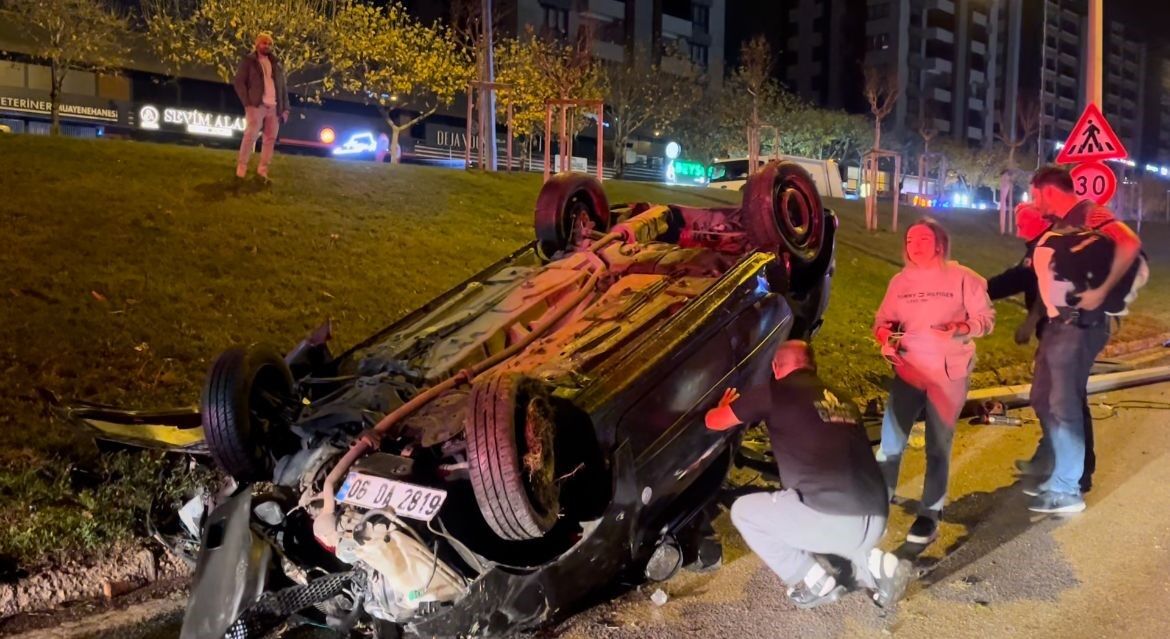 Bursa'da Kontrolden Çıkan Araç Takla Attı 1 Yaralı (3)