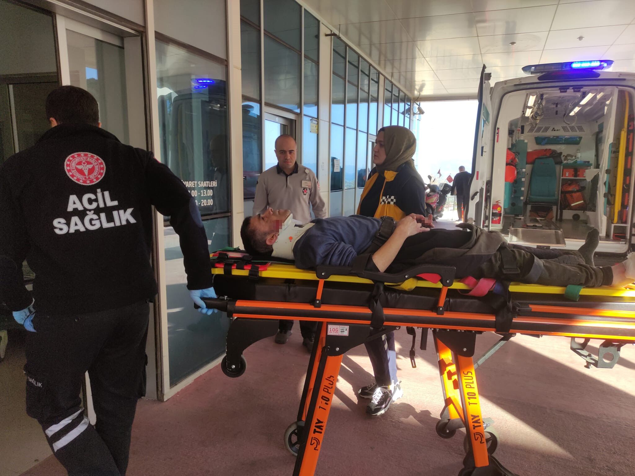 Bursa'da Trafik Kazası İki Motosiklet Sürücüsü Yaralandı (4)