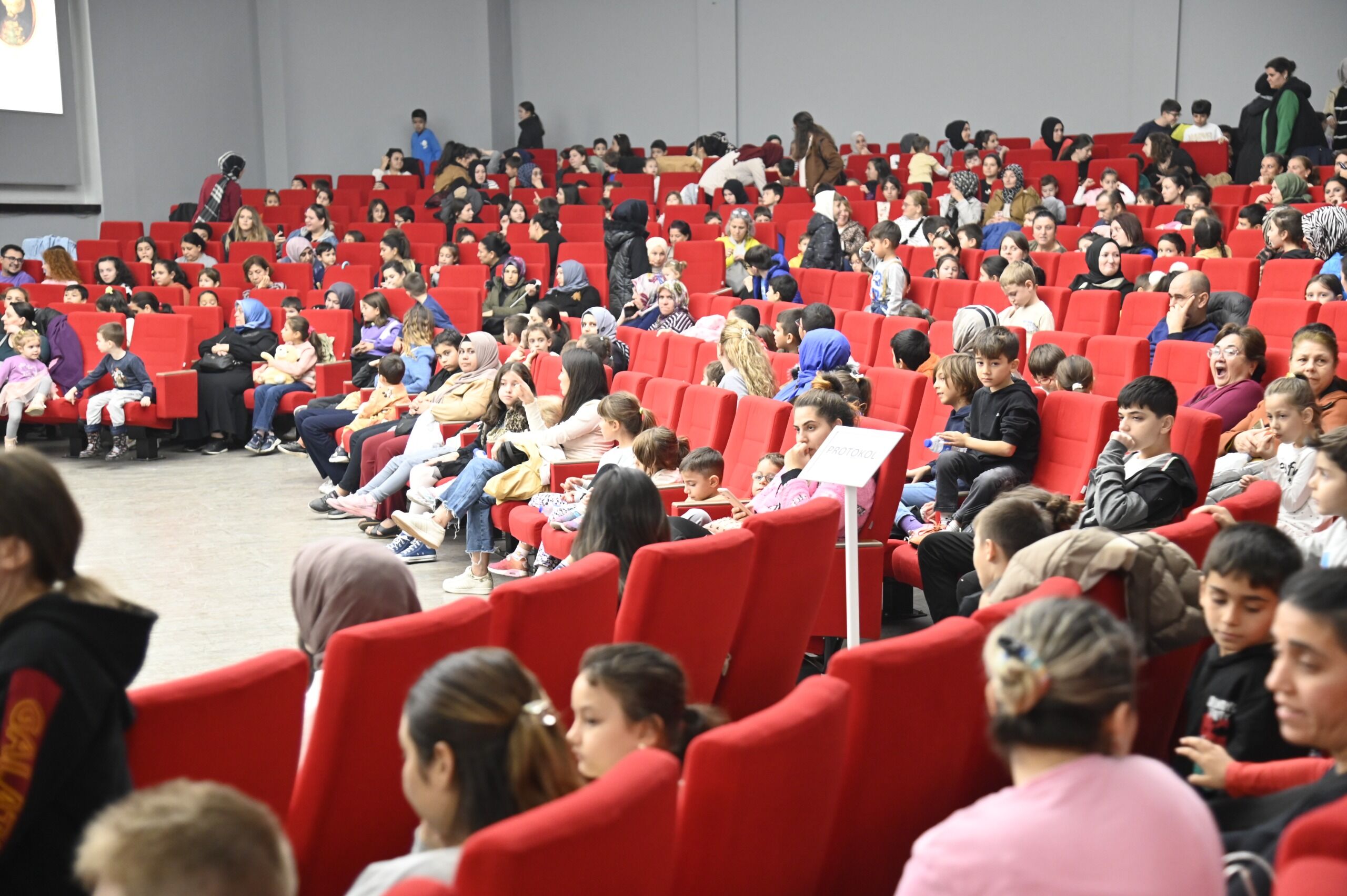 Büyükşehir Çocuklar Ve Yetişkinlere Sinema Keyfi Yaşattı (2)