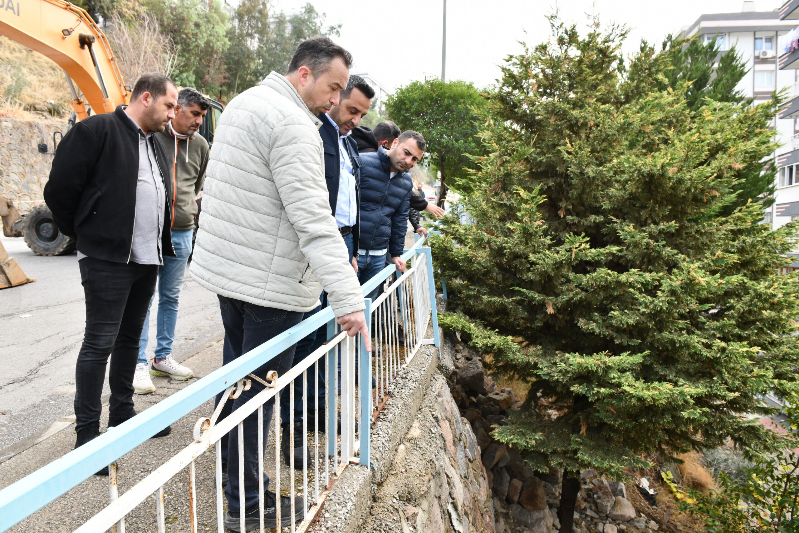 Çiğli Belediyesi Heyelan Sonrası Güvenlik Önlemleri Aldı (1)