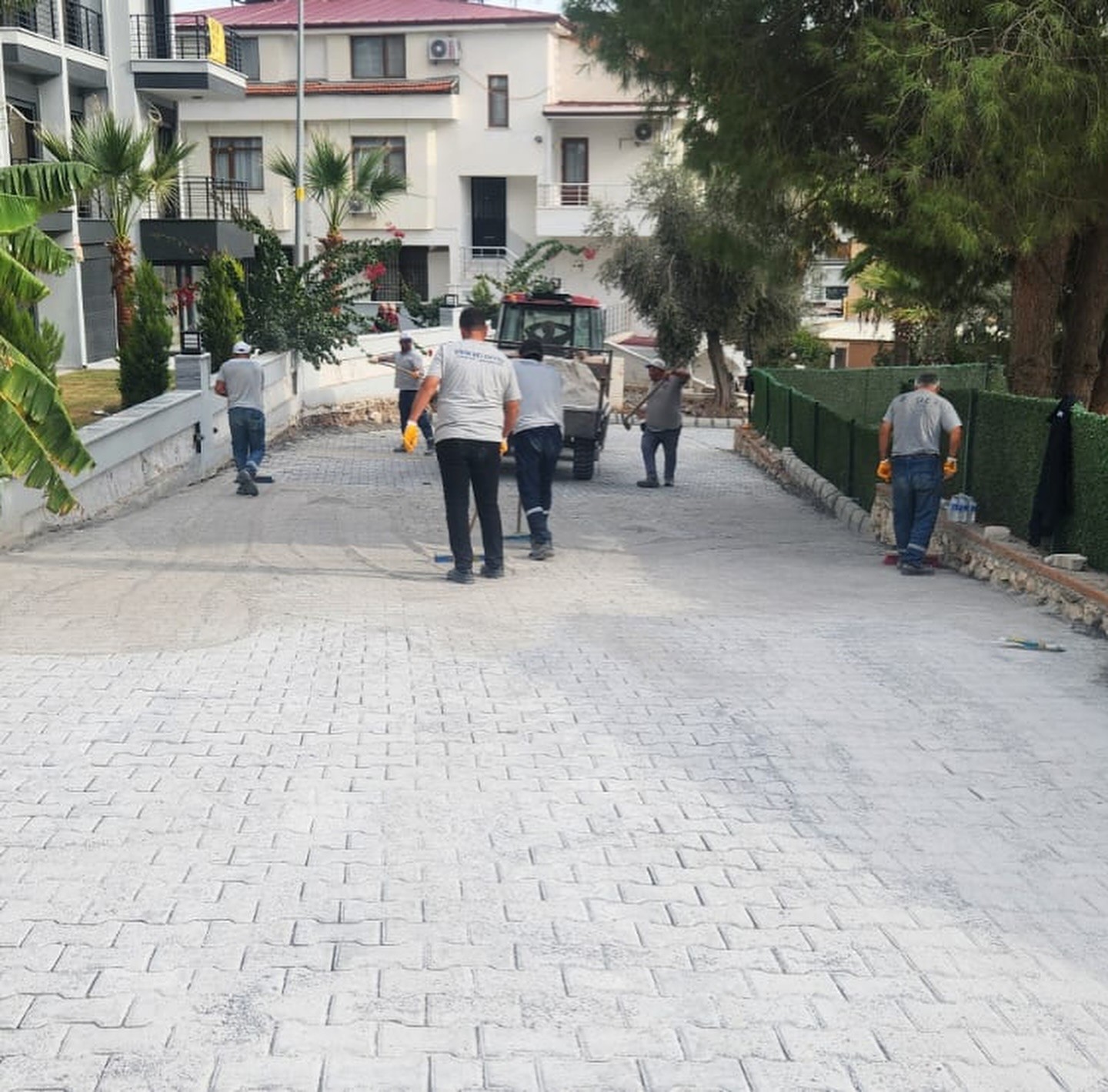 Didim Altınkum Mahallesi'nde Yol Yapım Çalışmaları Hızla Devam Ediyor (4)