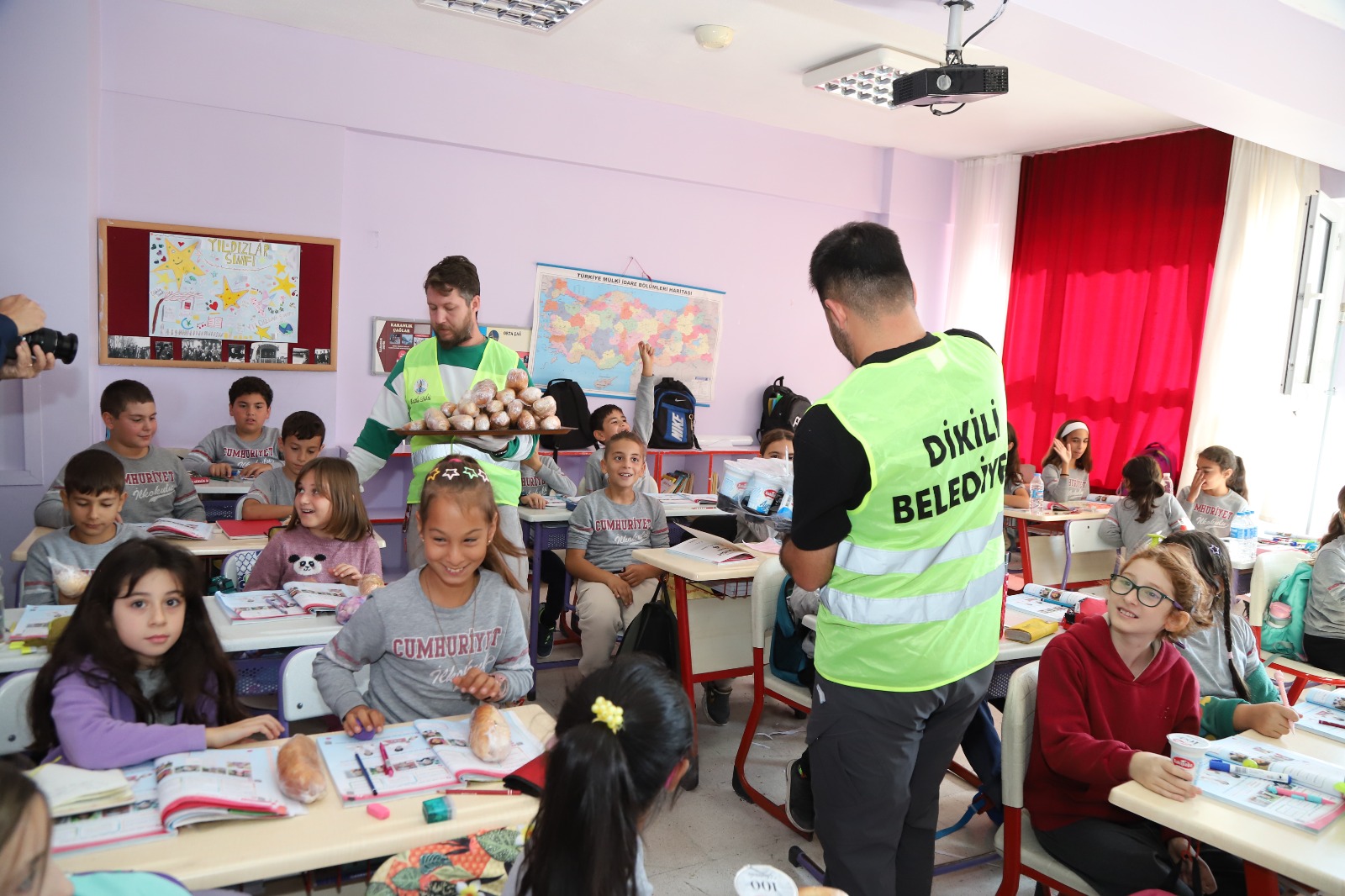 Dikili Belediyesi’nden Öğrencilere Beslenme Desteği Başladı2