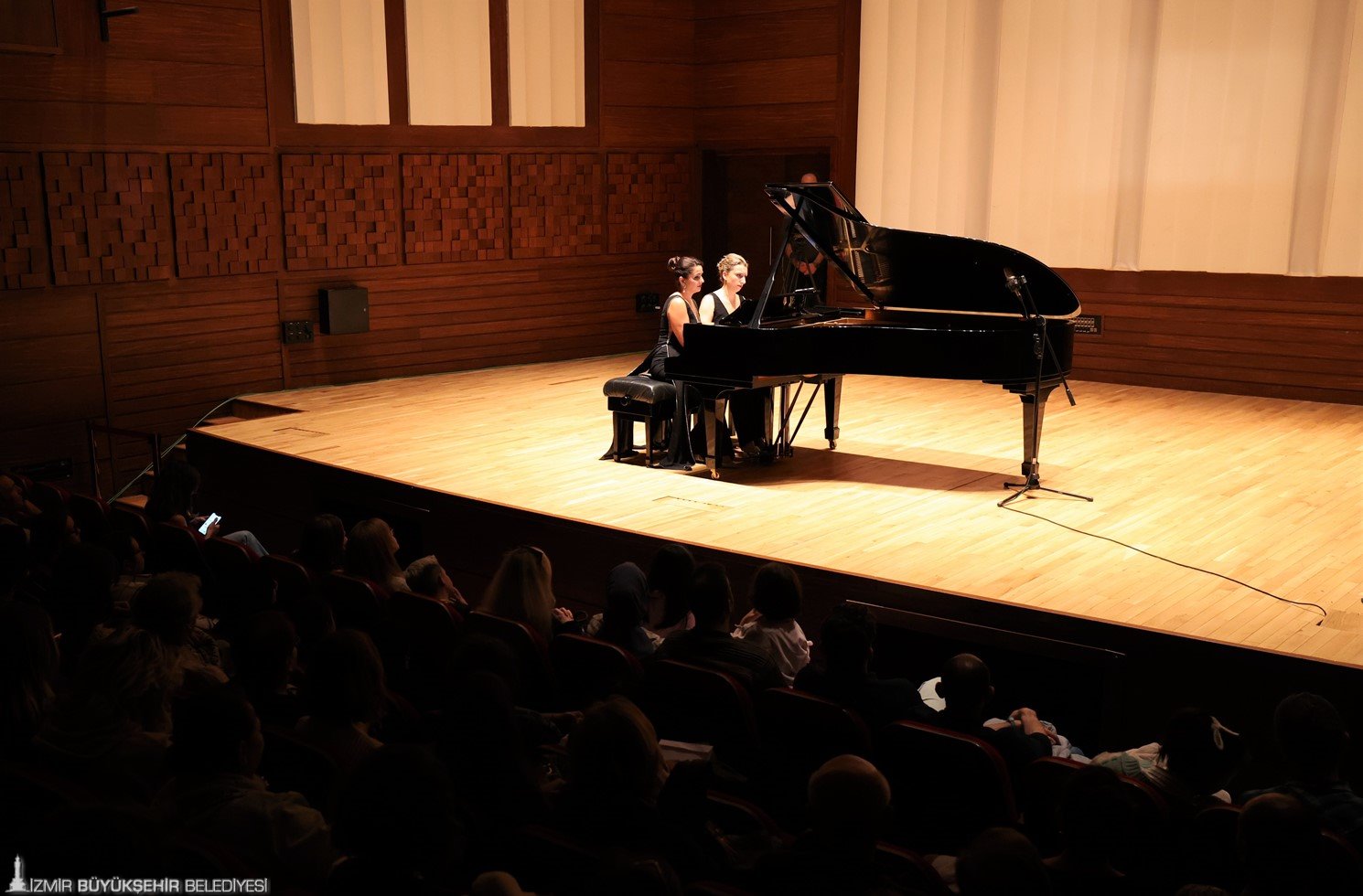 Duo Blanc & Noir'den İzmir'de Büyüleyici Konser (4)