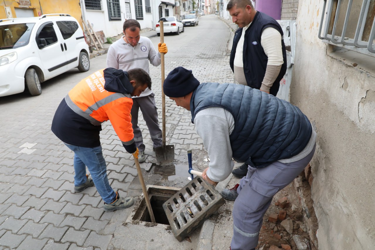 Edremit Belediyesi, Yağış Öncesi Su Baskınlarına Karşı Önlem Aldı (5)